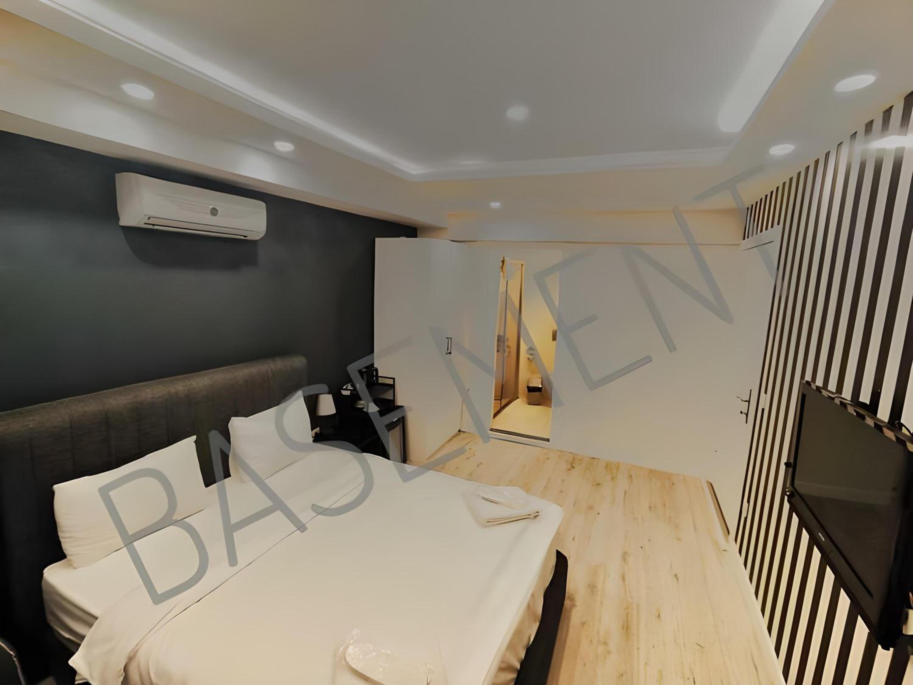 Budget Double Room photo 3