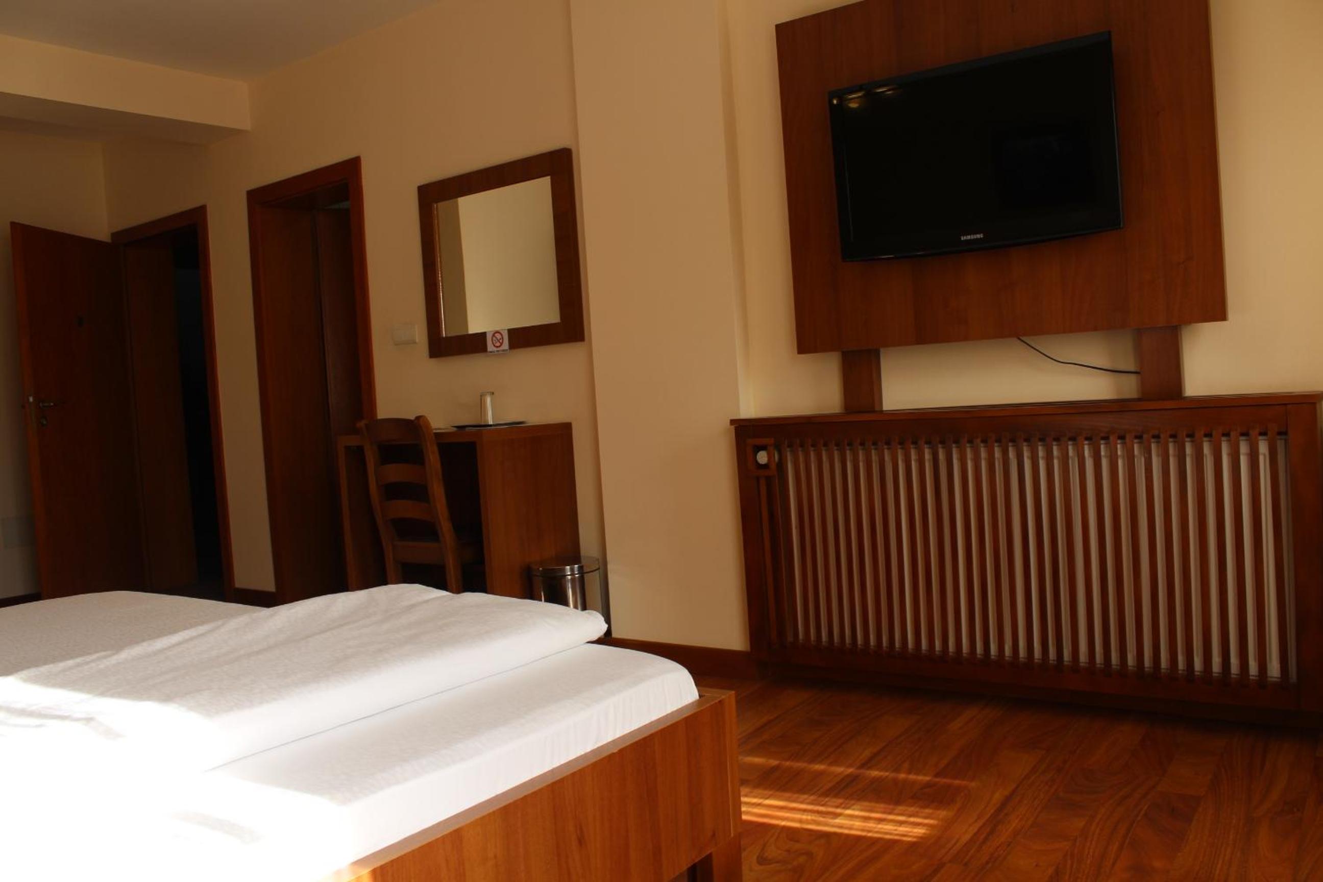 Double Room - Photo 13