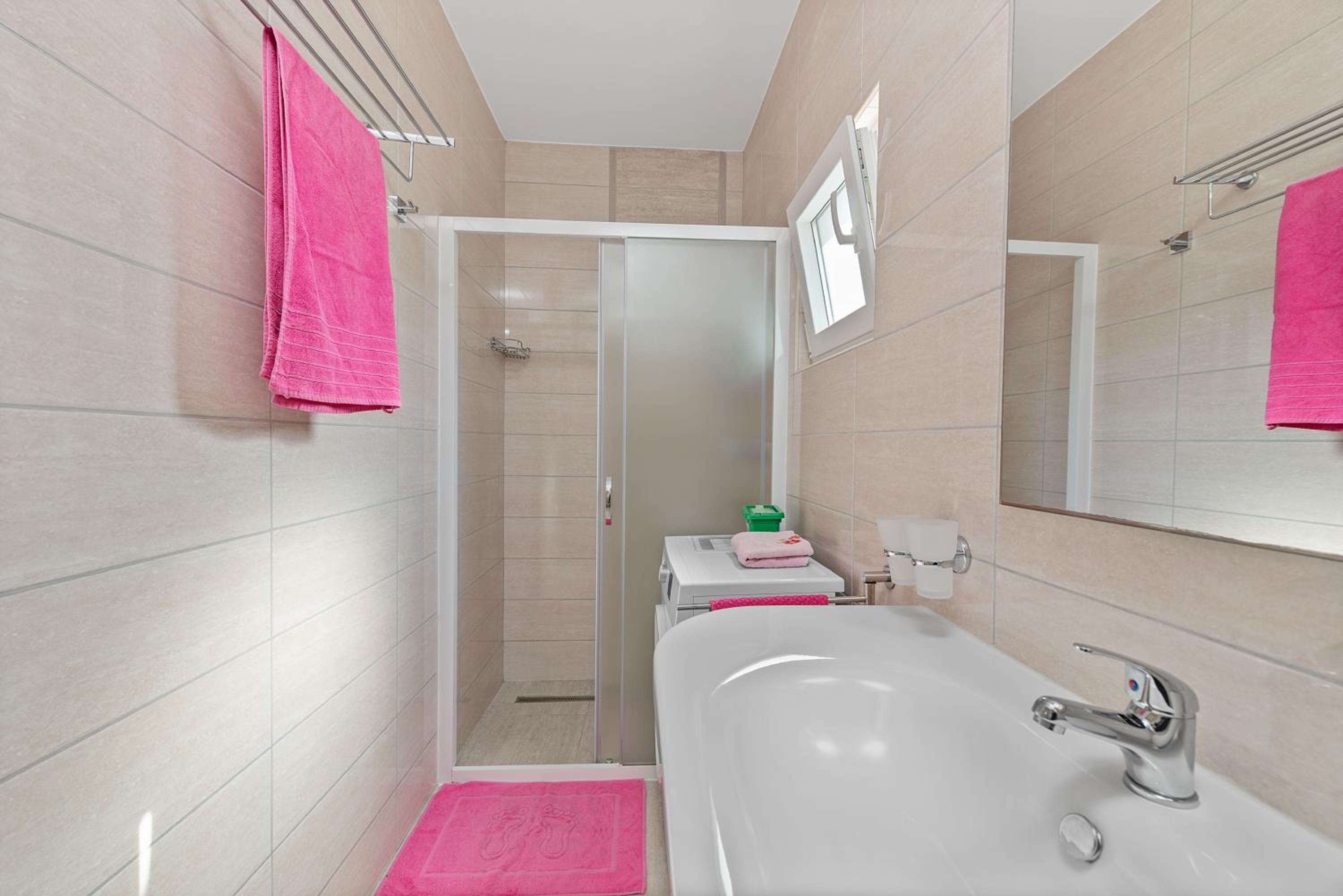 One-Bedroom Apartment with Sea View photo 2