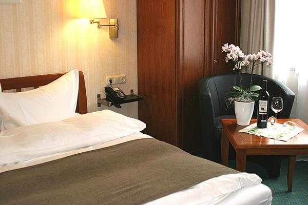 Double Room with Balcony - Photo 3