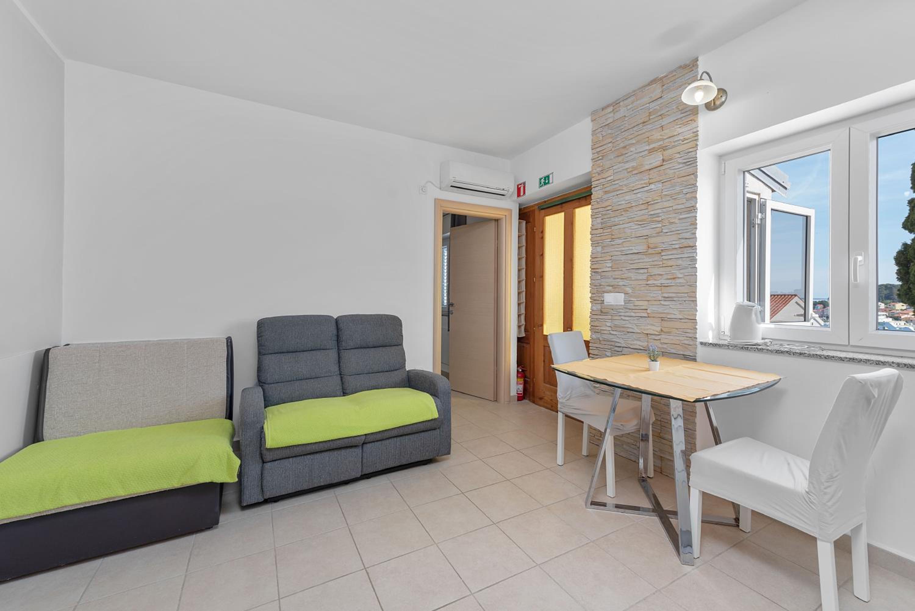 One-Bedroom Apartment with Sea View photo 1