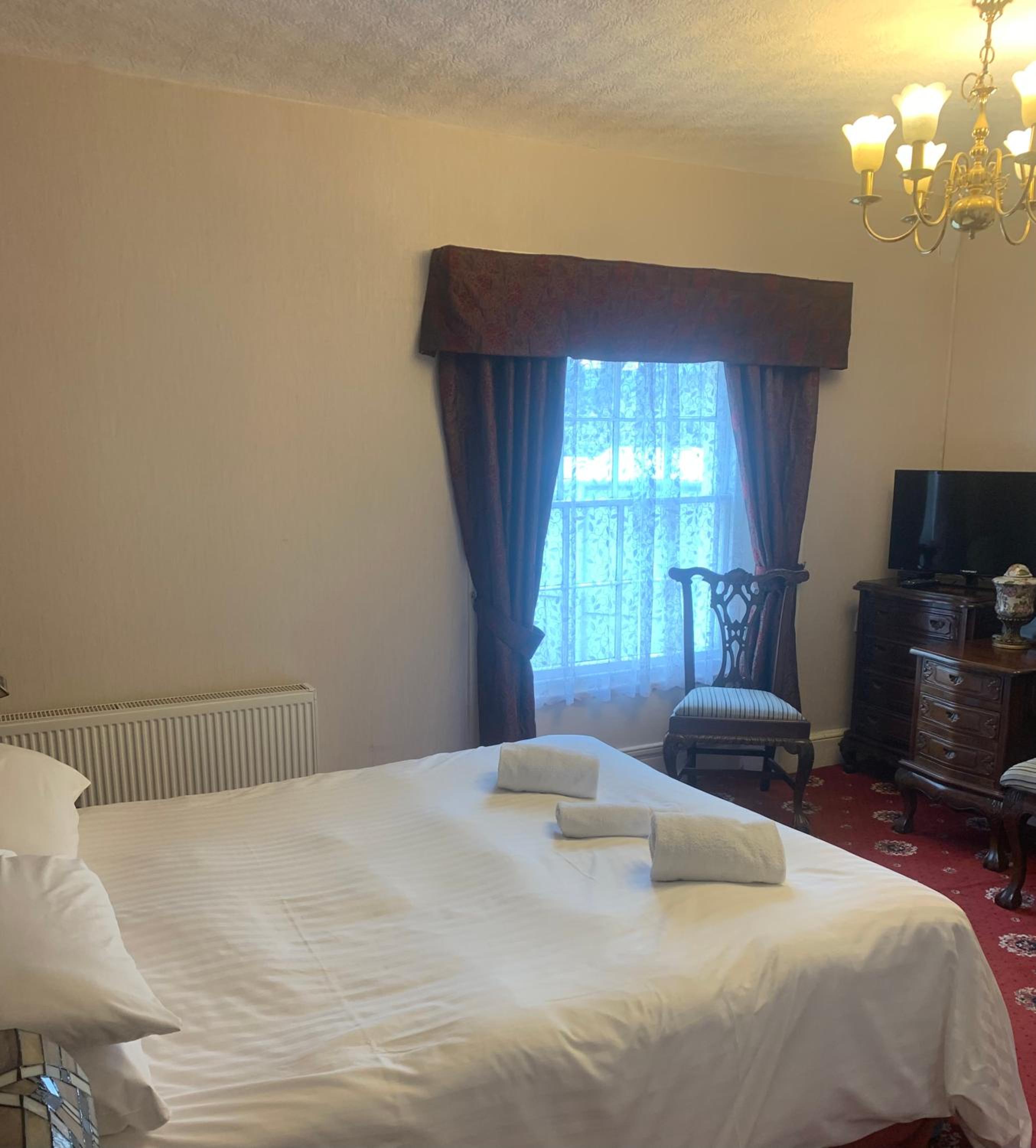 Standard King Room - Photo 20