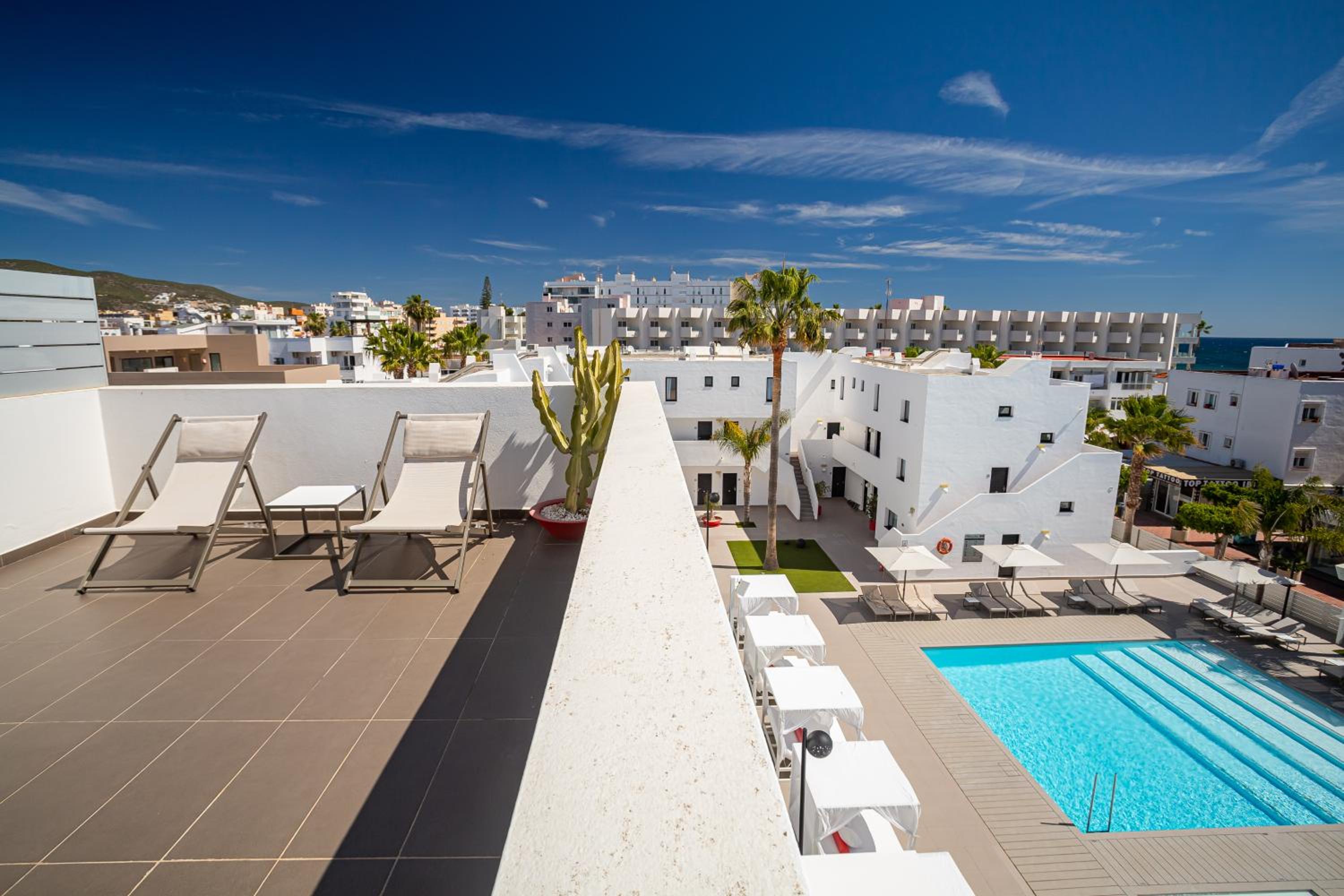 Luxury Suite with Pool View photo 3