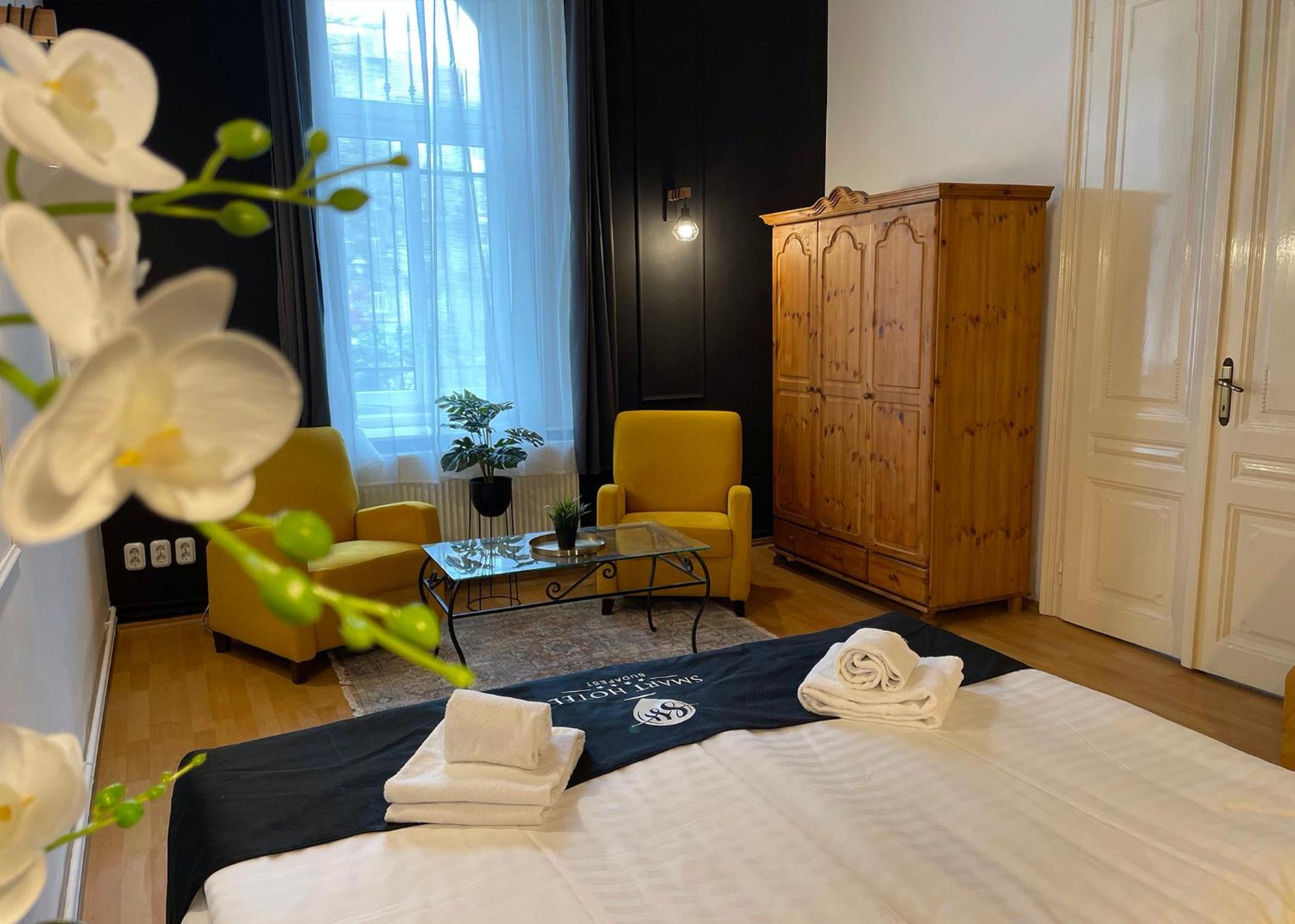 Economy apartment in side building - Photo 9