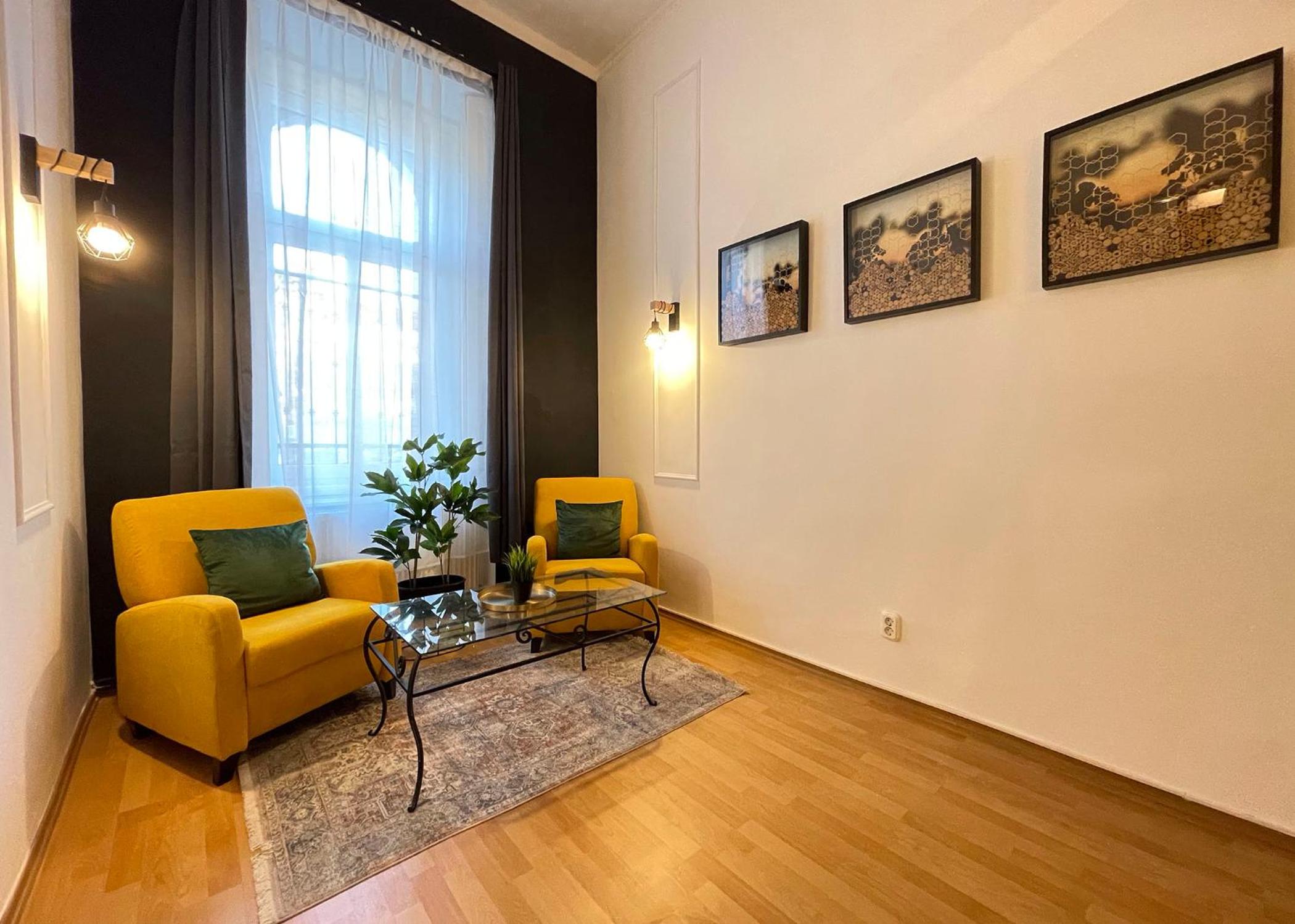 Economy apartment in side building - Photo 18