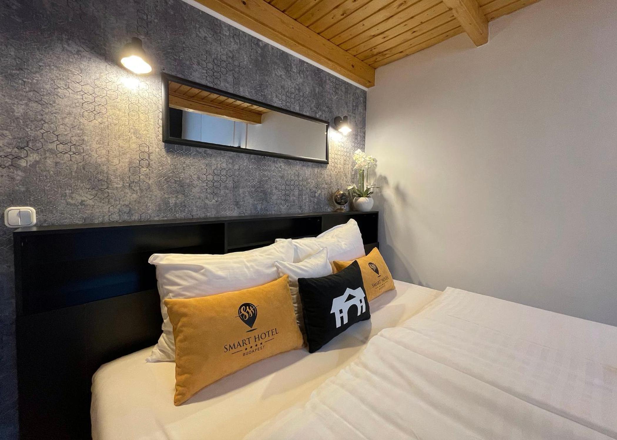Economy apartment in side building - Photo 15