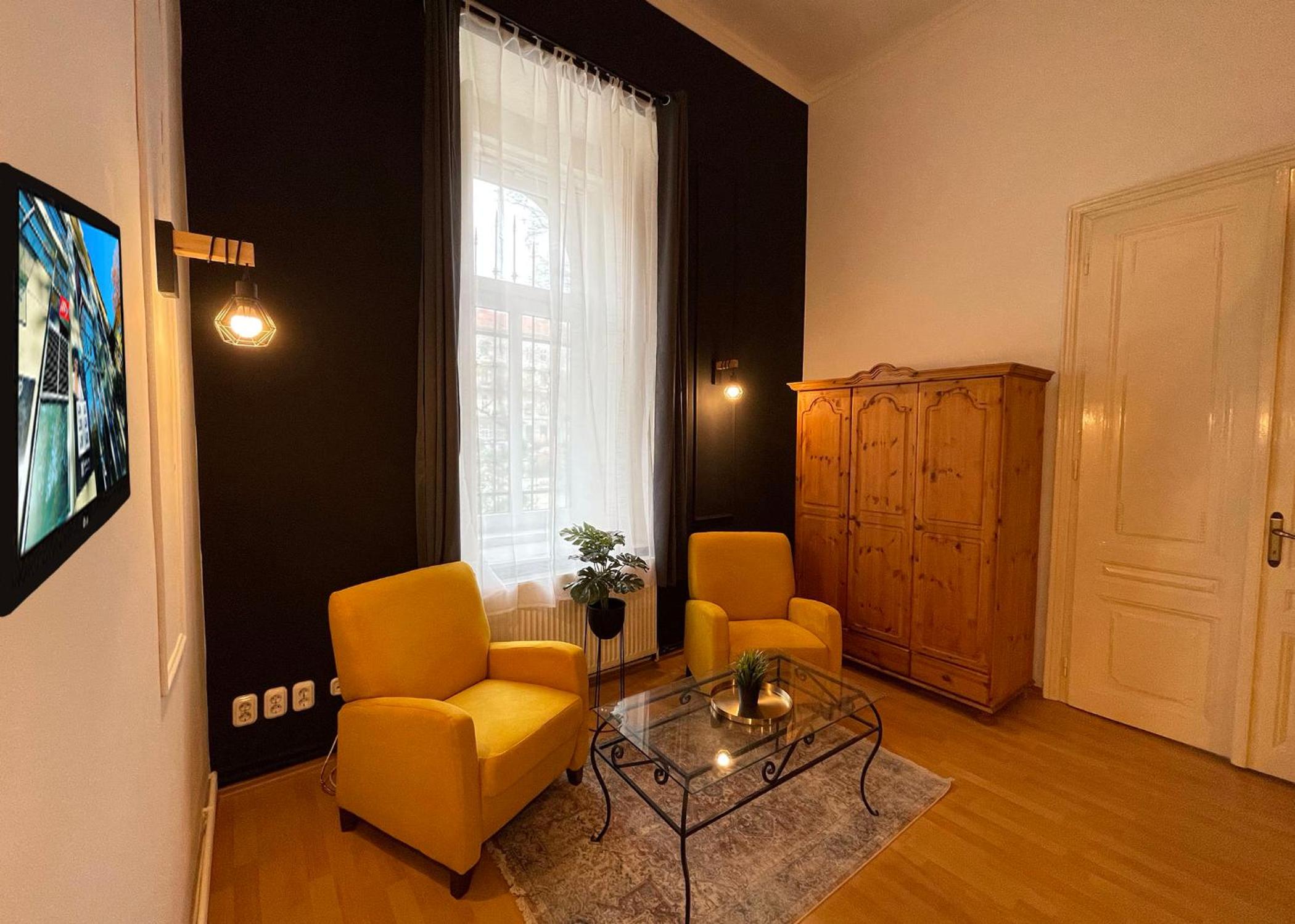 Economy apartment in side building - Photo 7