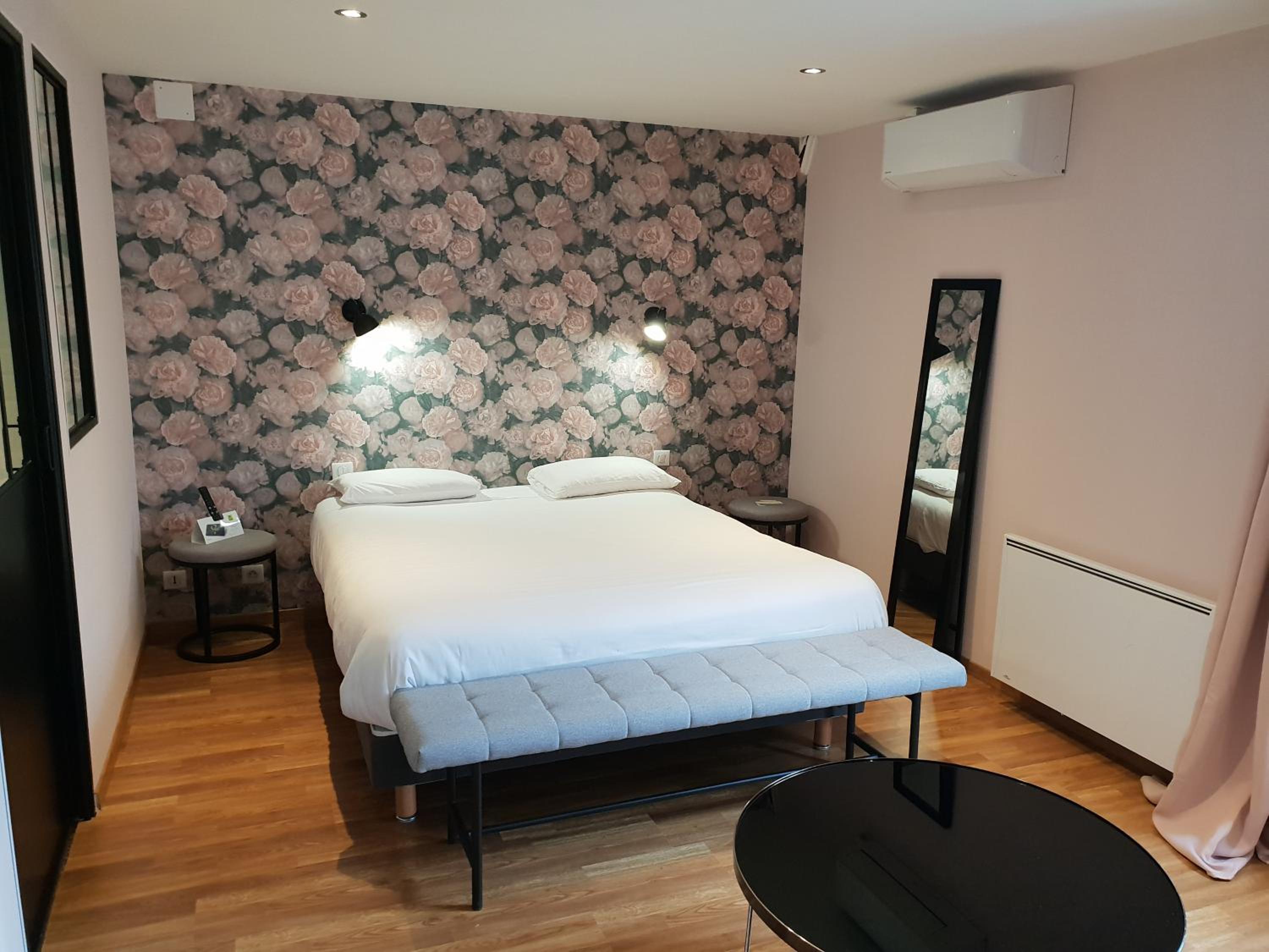 Double Room - Photo 5