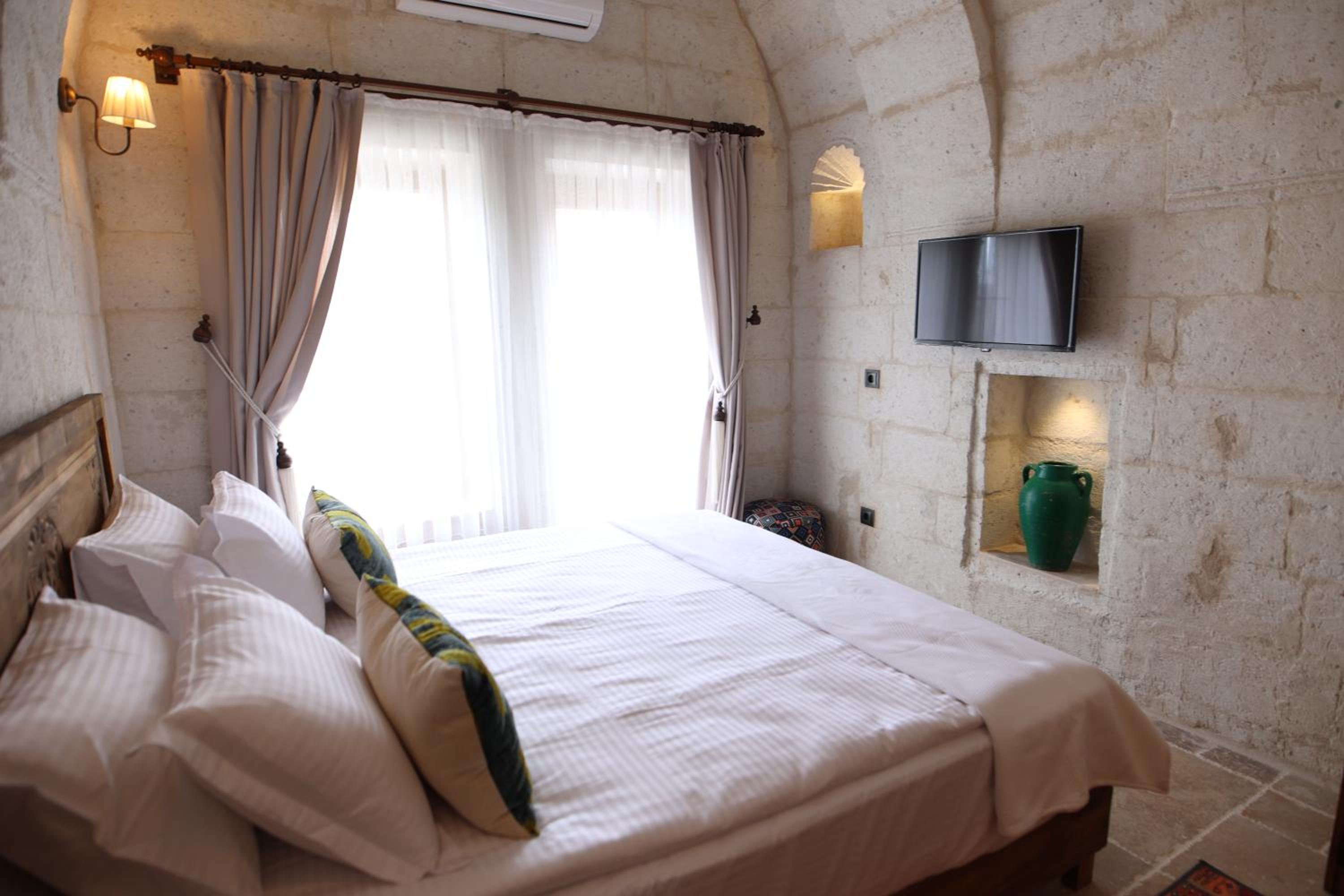 Budget Double Room - Photo 6