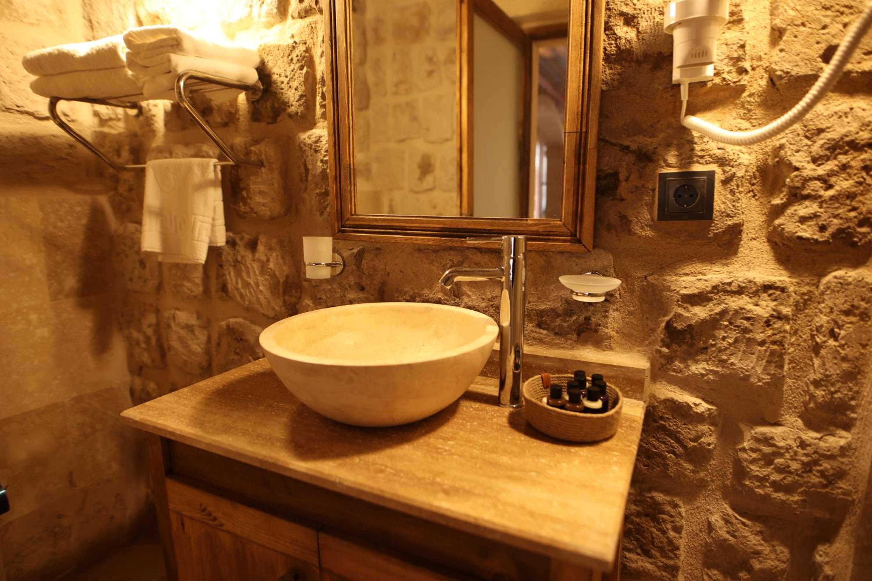Deluxe Suite - Photo 21