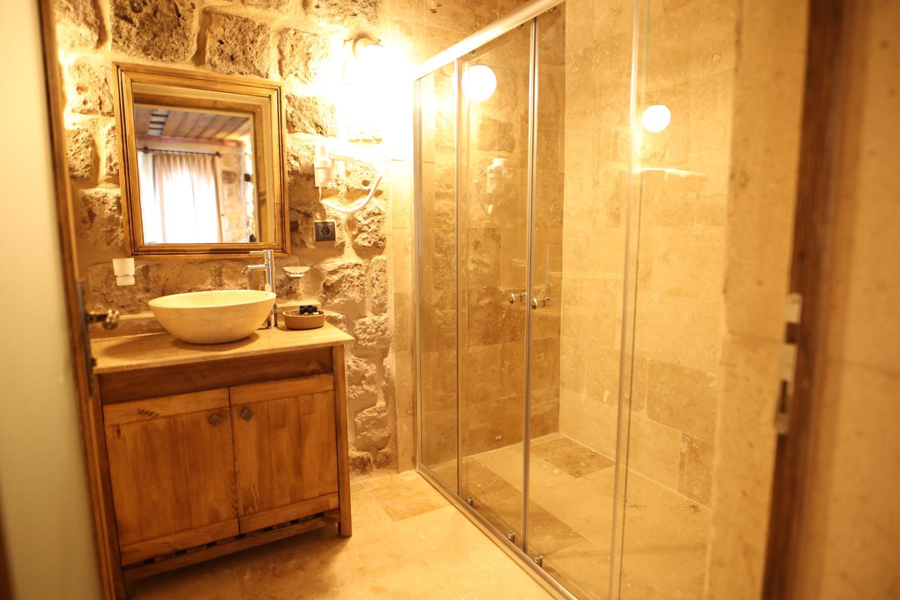 Deluxe Suite - Photo 22