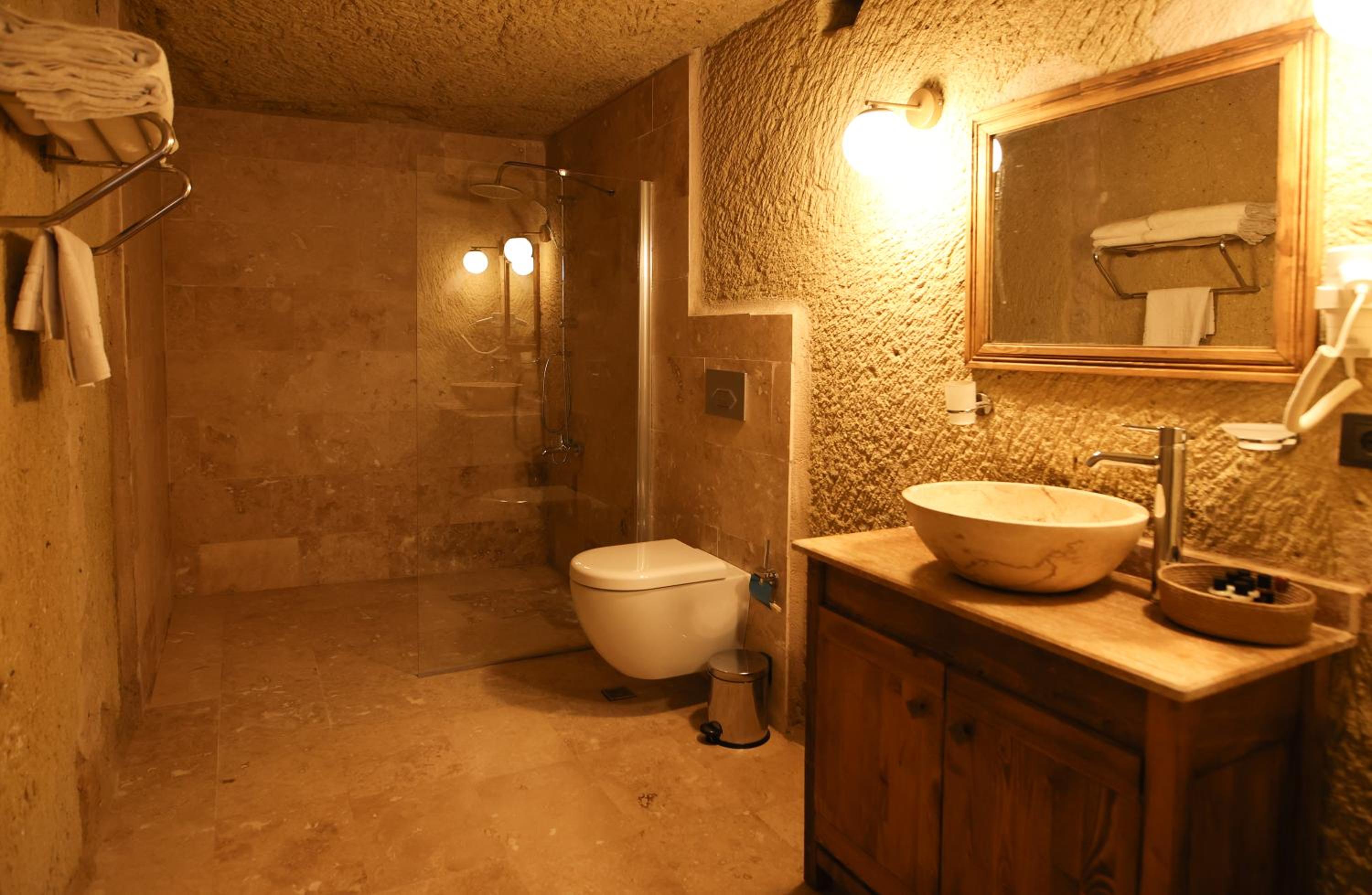 Budget Double Room - Photo 8