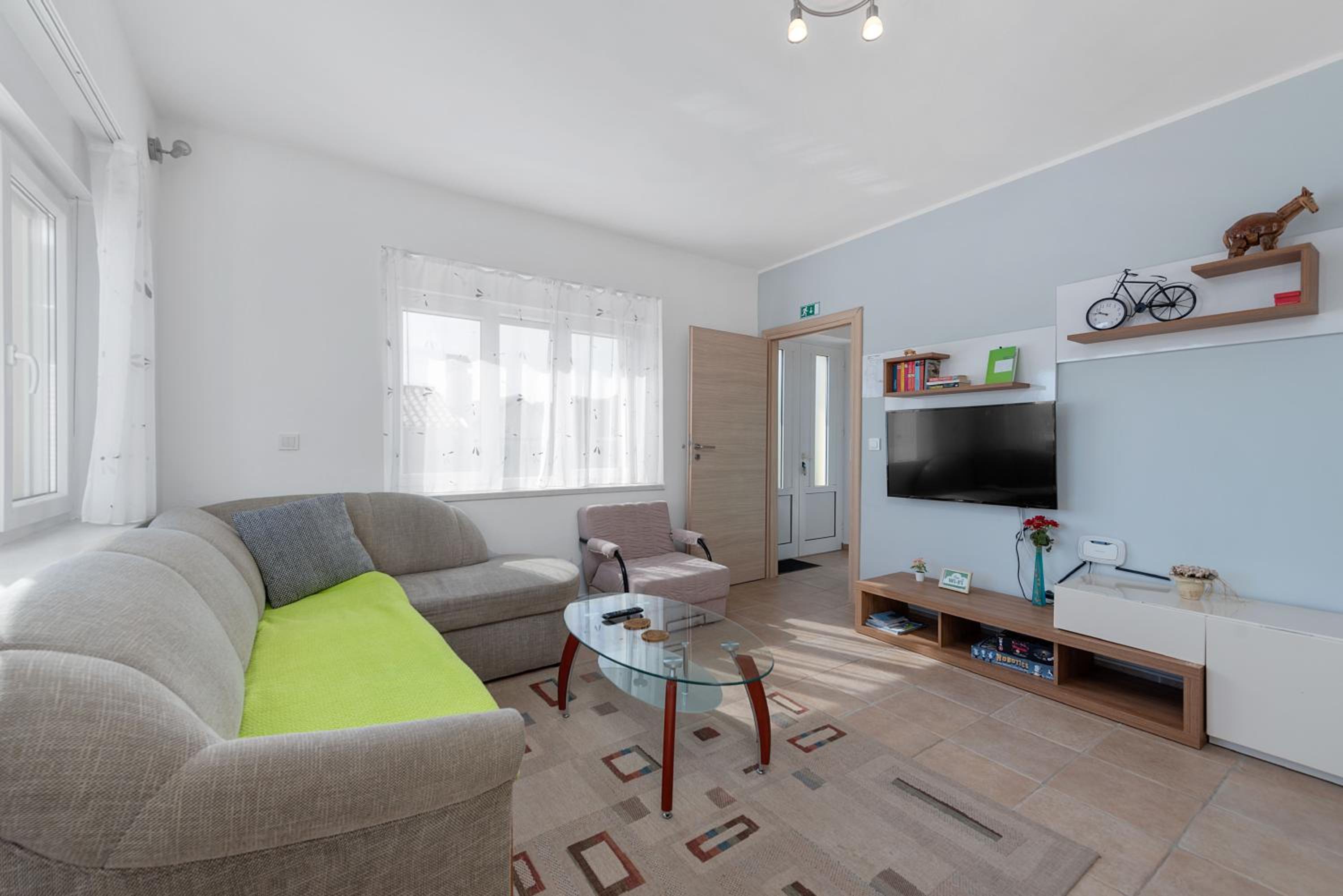 One-Bedroom Apartment with Terrace and Sea View photo 1