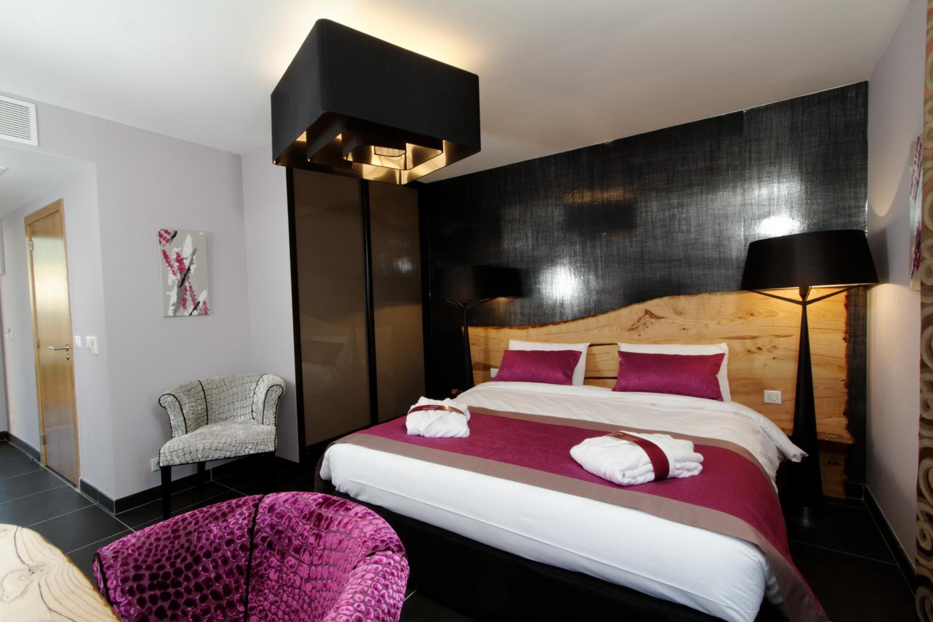 Privilege Room with Double Bed and Pool View - Photo 4