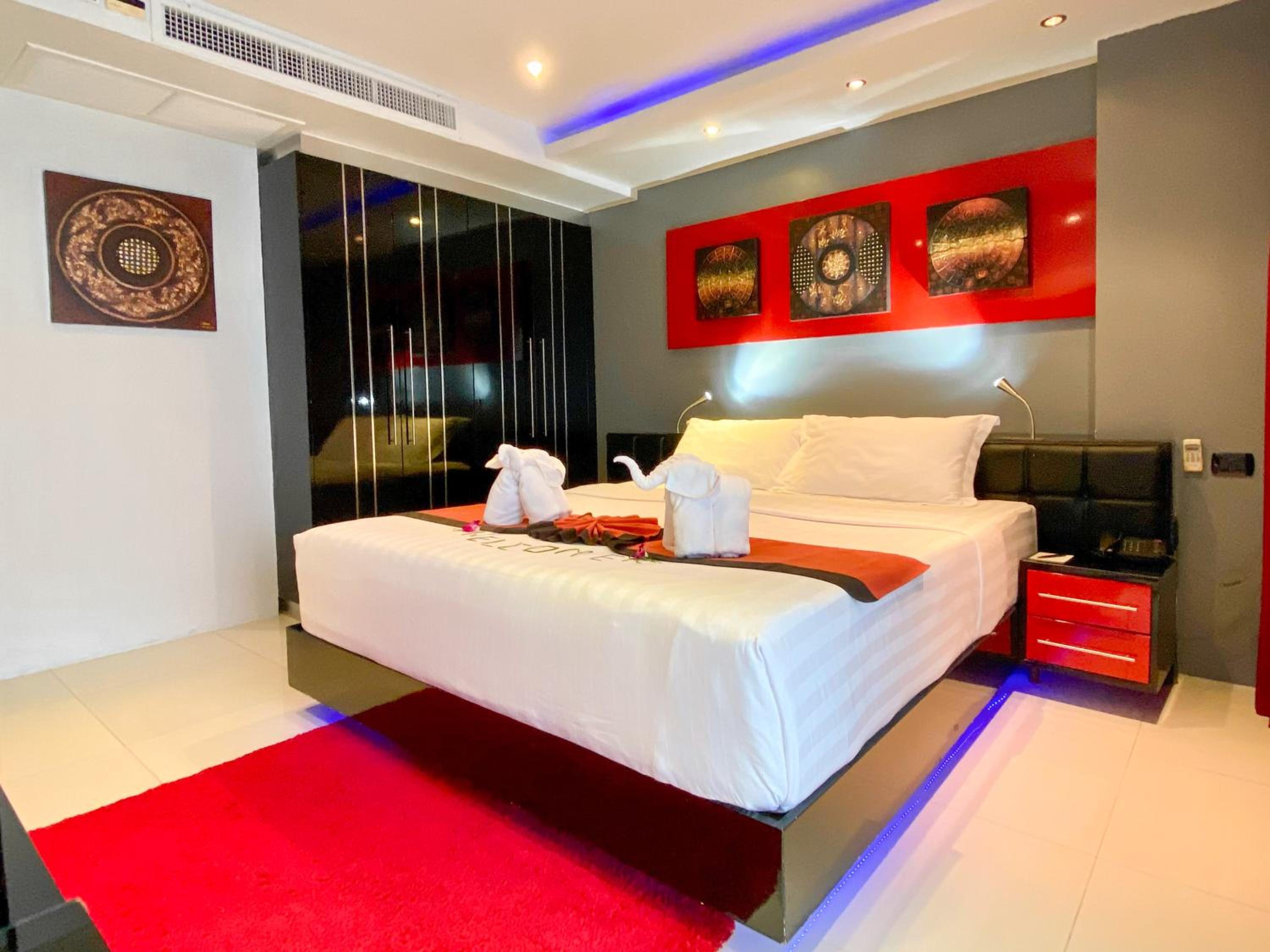 Penthouse Suite - Photo 1
