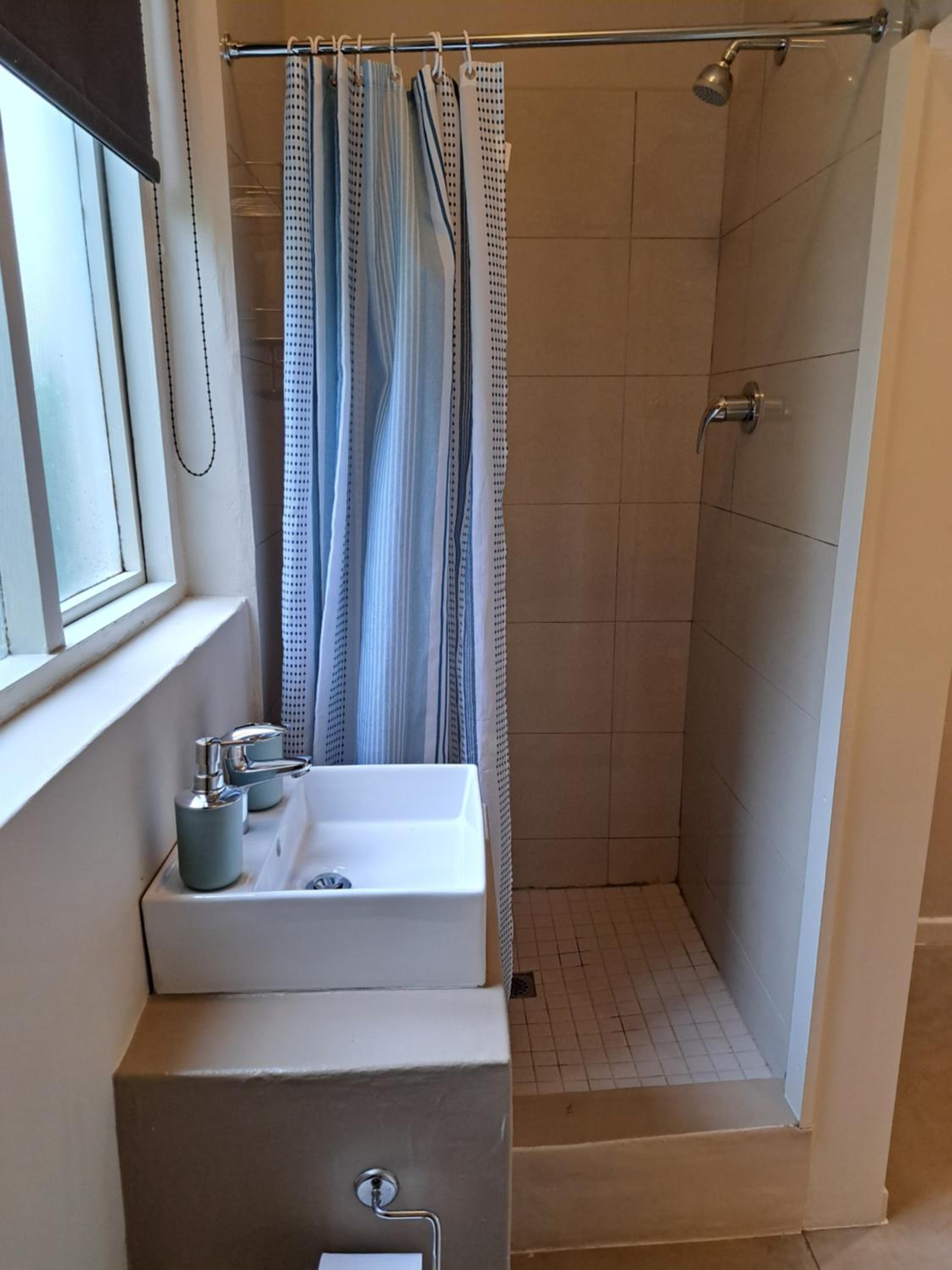 Budget Double Room photo 3