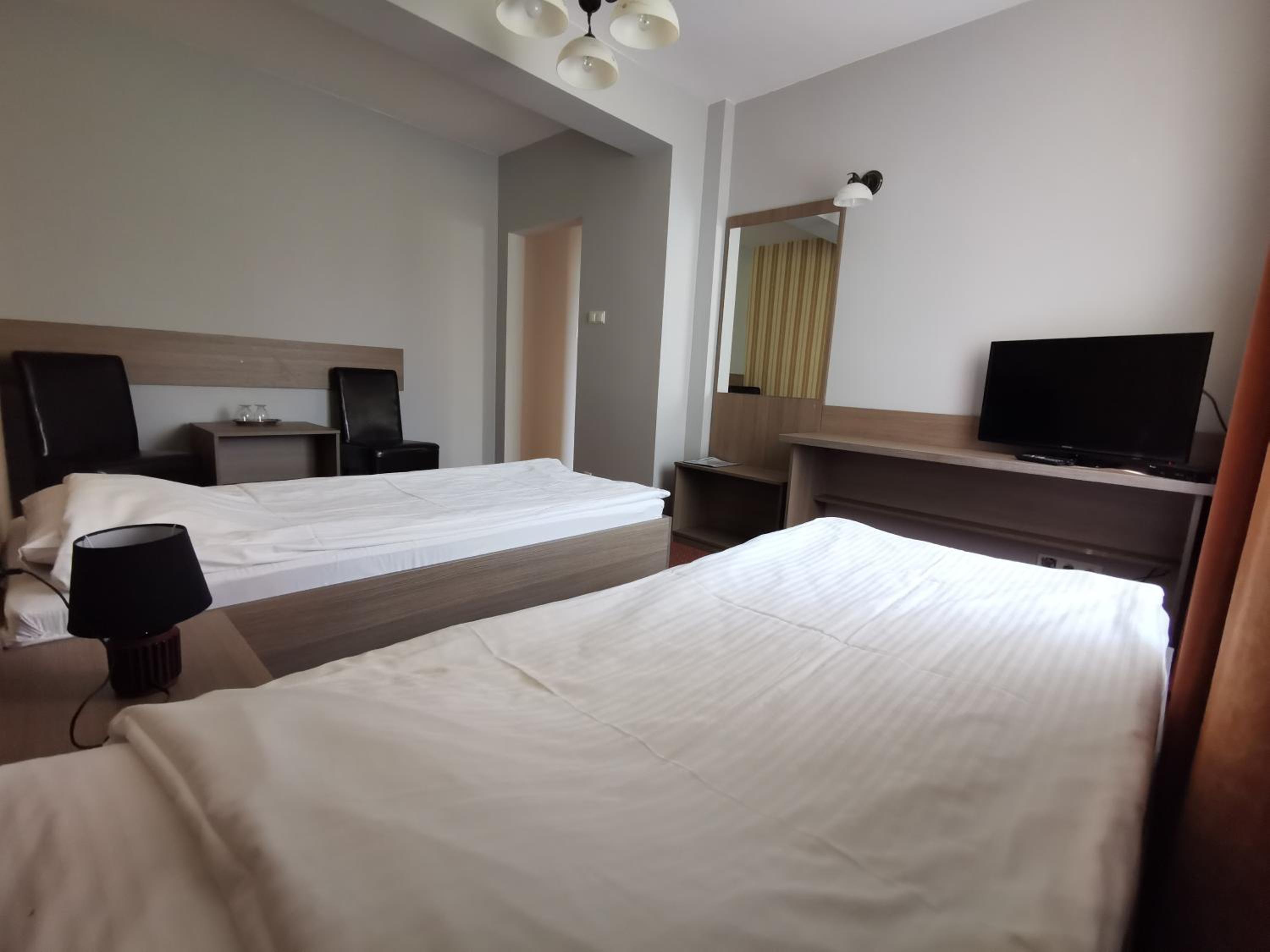 Twin Room - Photo 7
