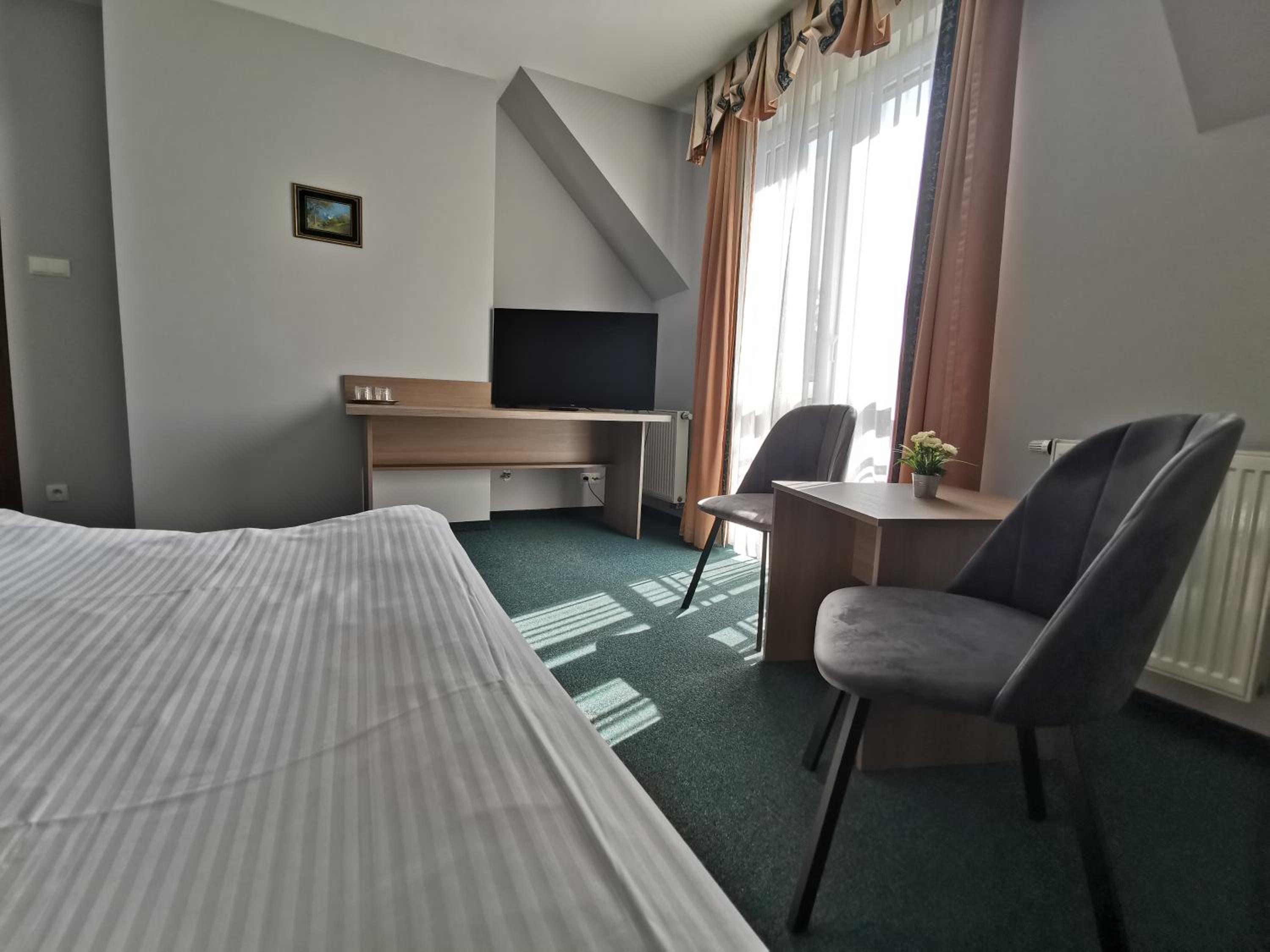 Twin Room - Photo 2