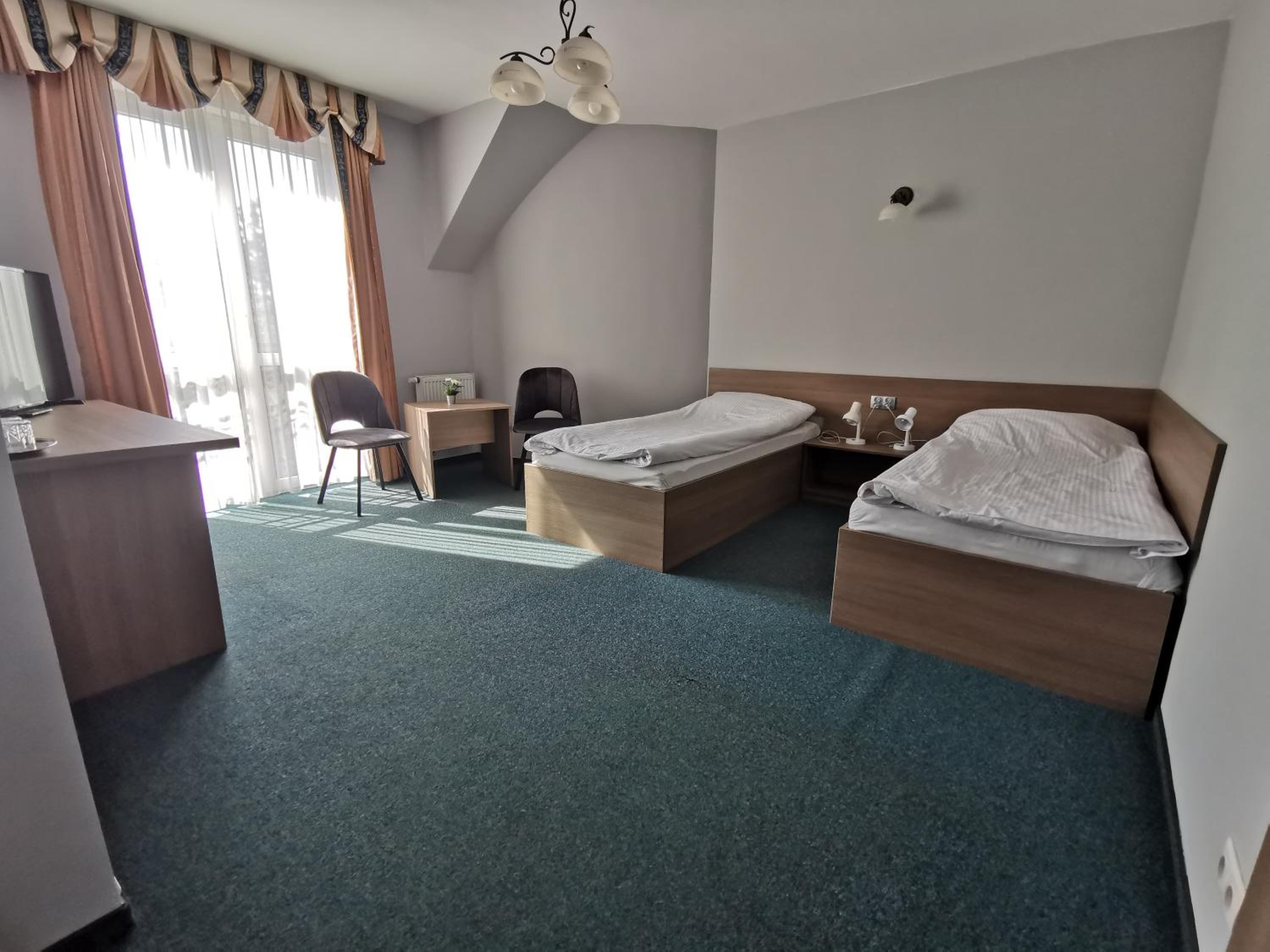 Twin Room - Photo 9