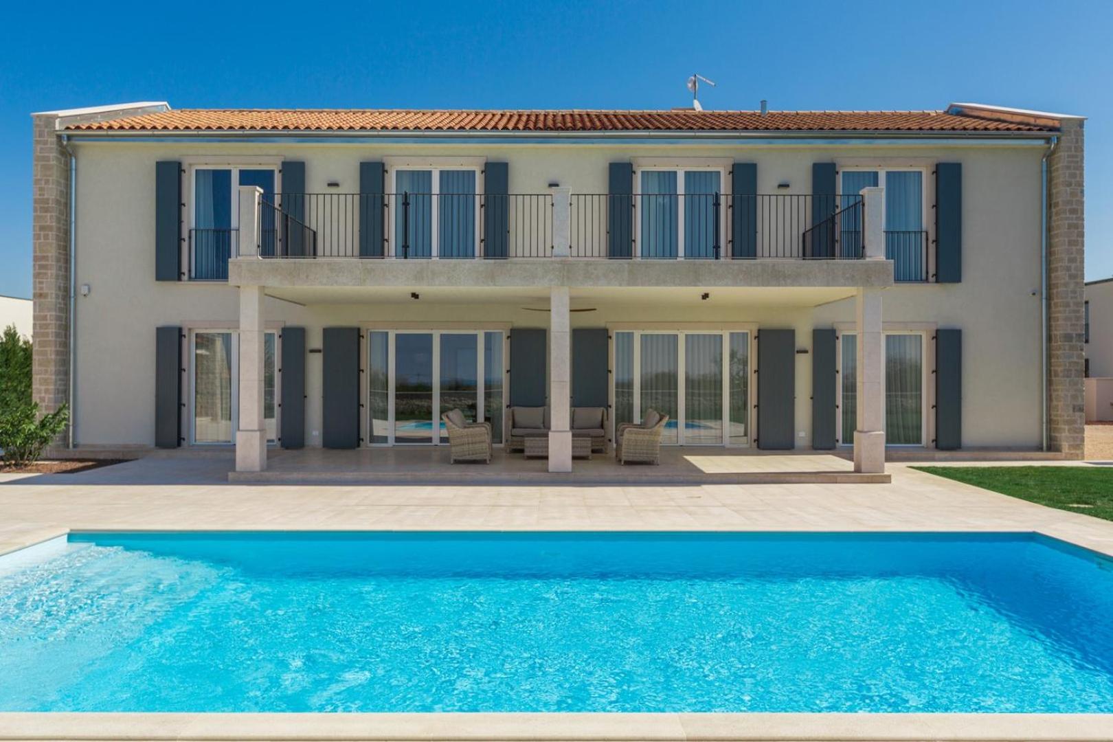 Villa photo 2