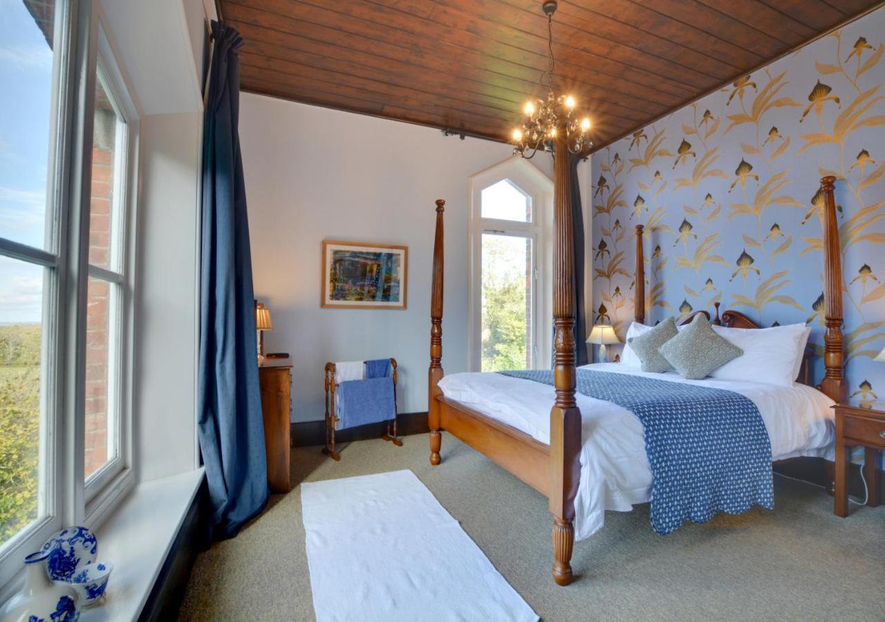 Four-Bedroom House photo 3