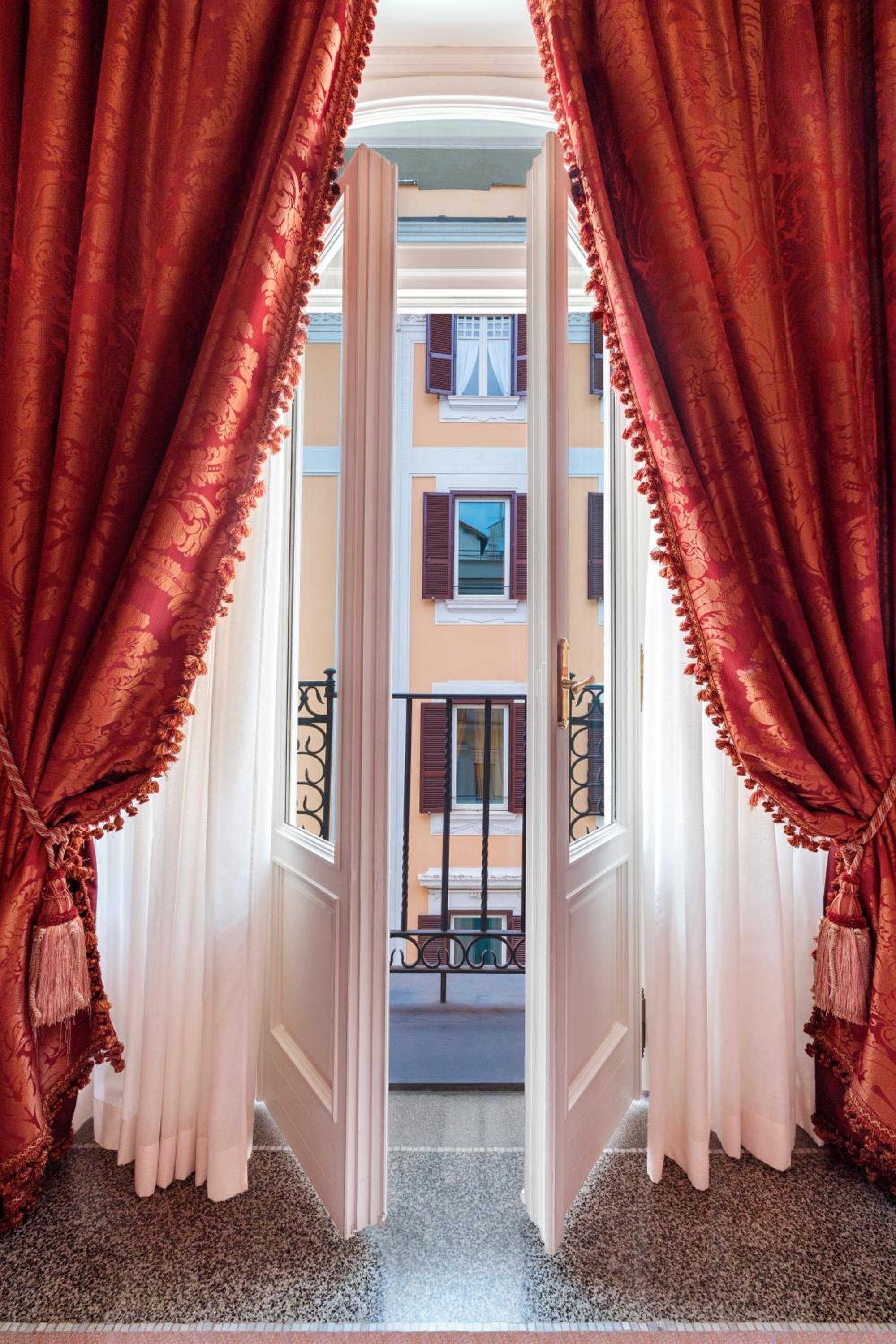 Superior Double or Twin Room thumbnail 6