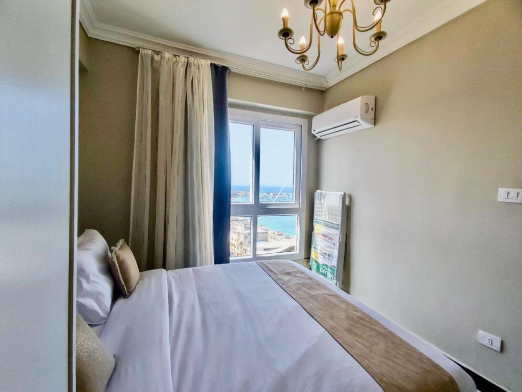 One-Bedroom Apartment - Photo 1