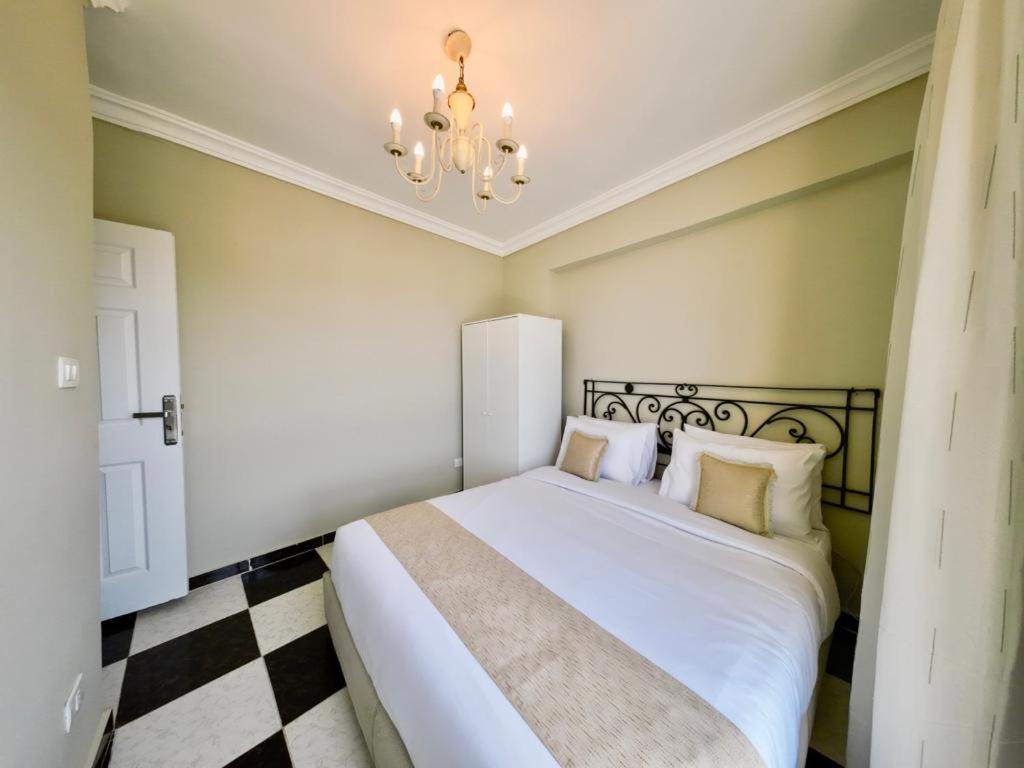 One-Bedroom Apartment - Photo 12