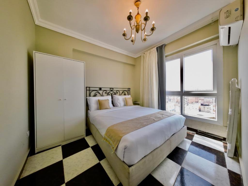 One-Bedroom Apartment - Photo 9