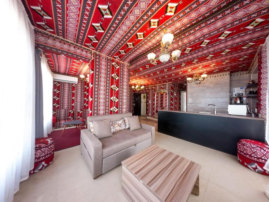 One-Bedroom Apartment - Photo 6