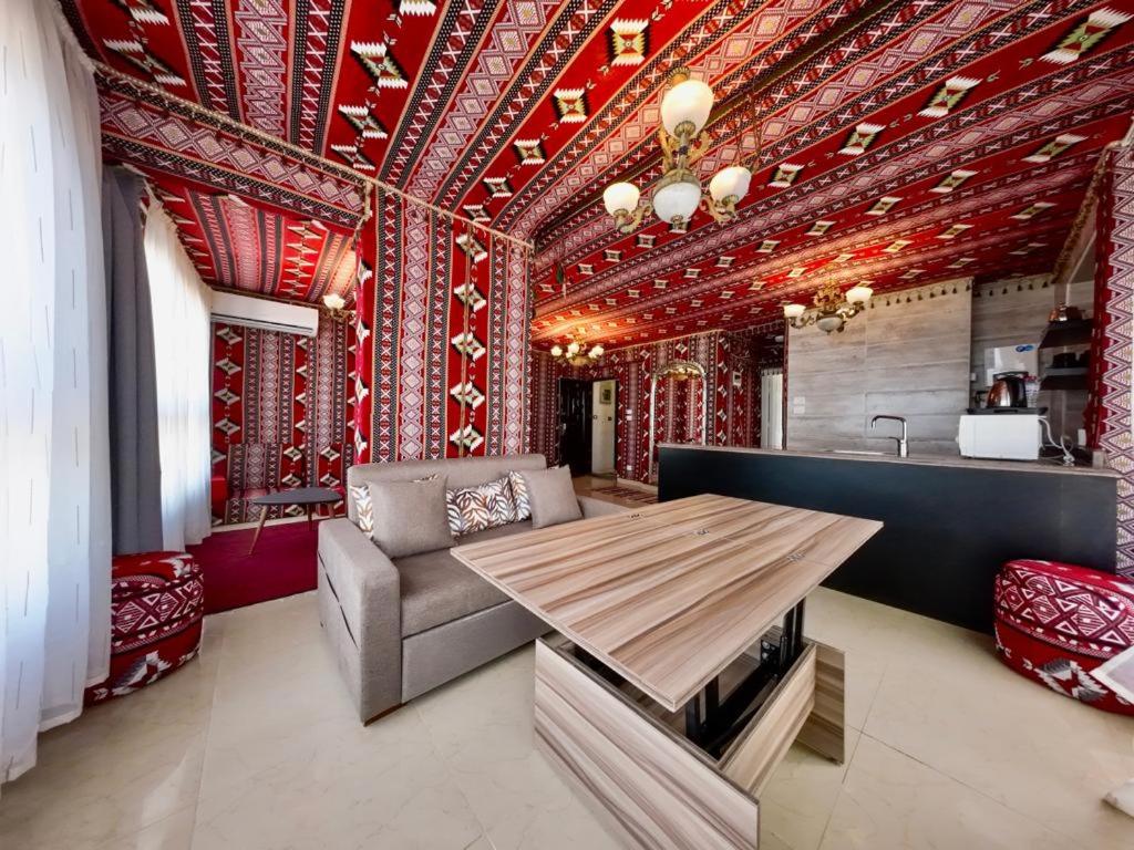 One-Bedroom Apartment - Photo 3