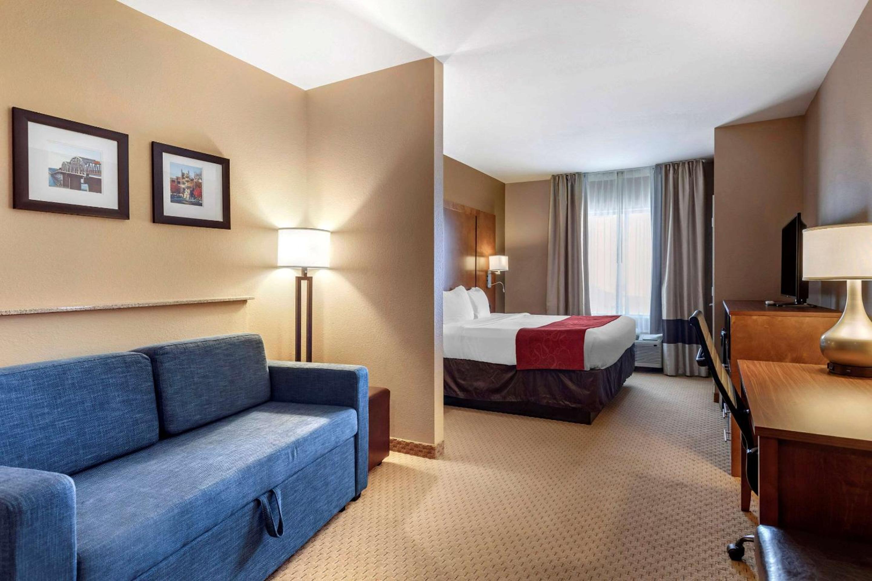 King Suite - Non-Smoking - Photo 1