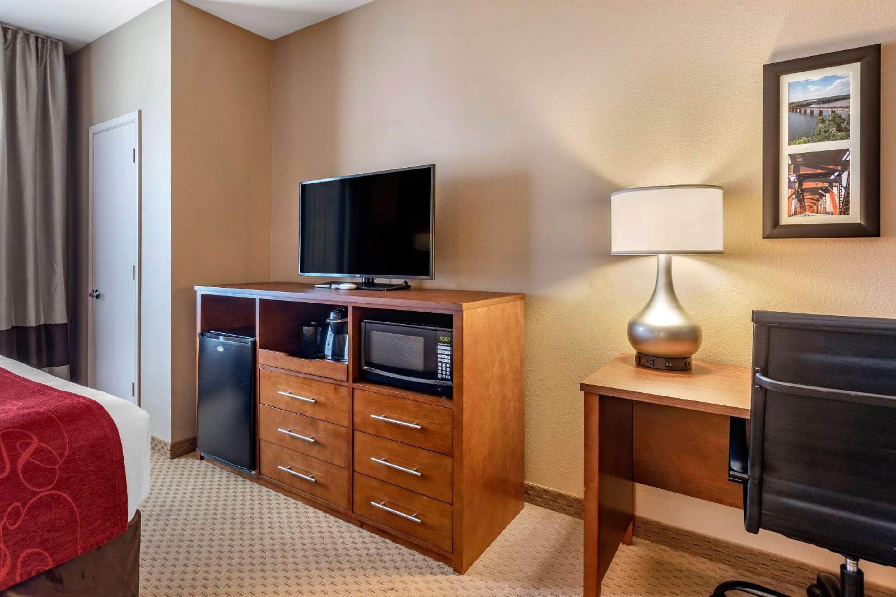 King Suite - Non-Smoking - Photo 5