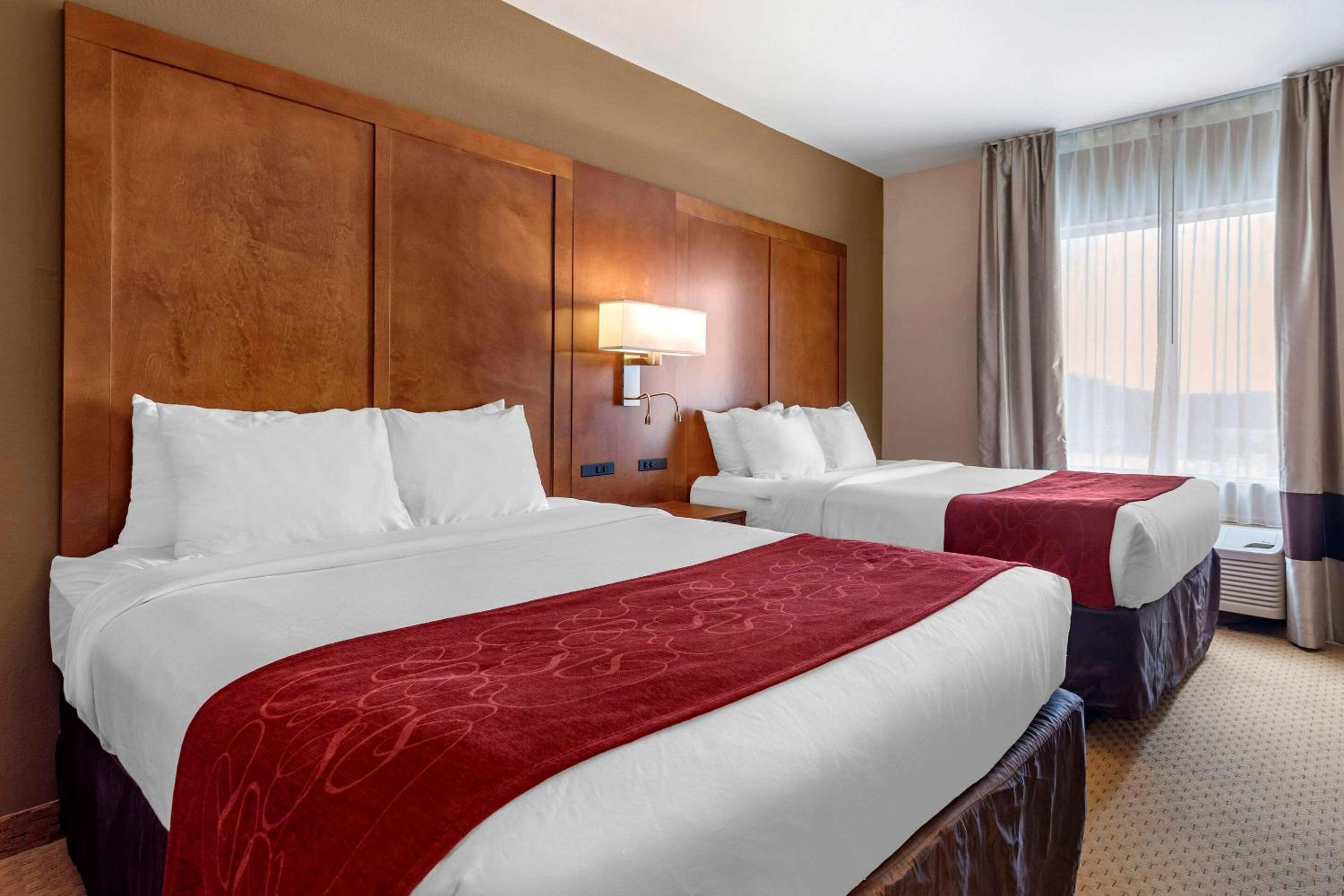 Queen Suite with Two Queen Beds - Non-Smoking - Photo 5