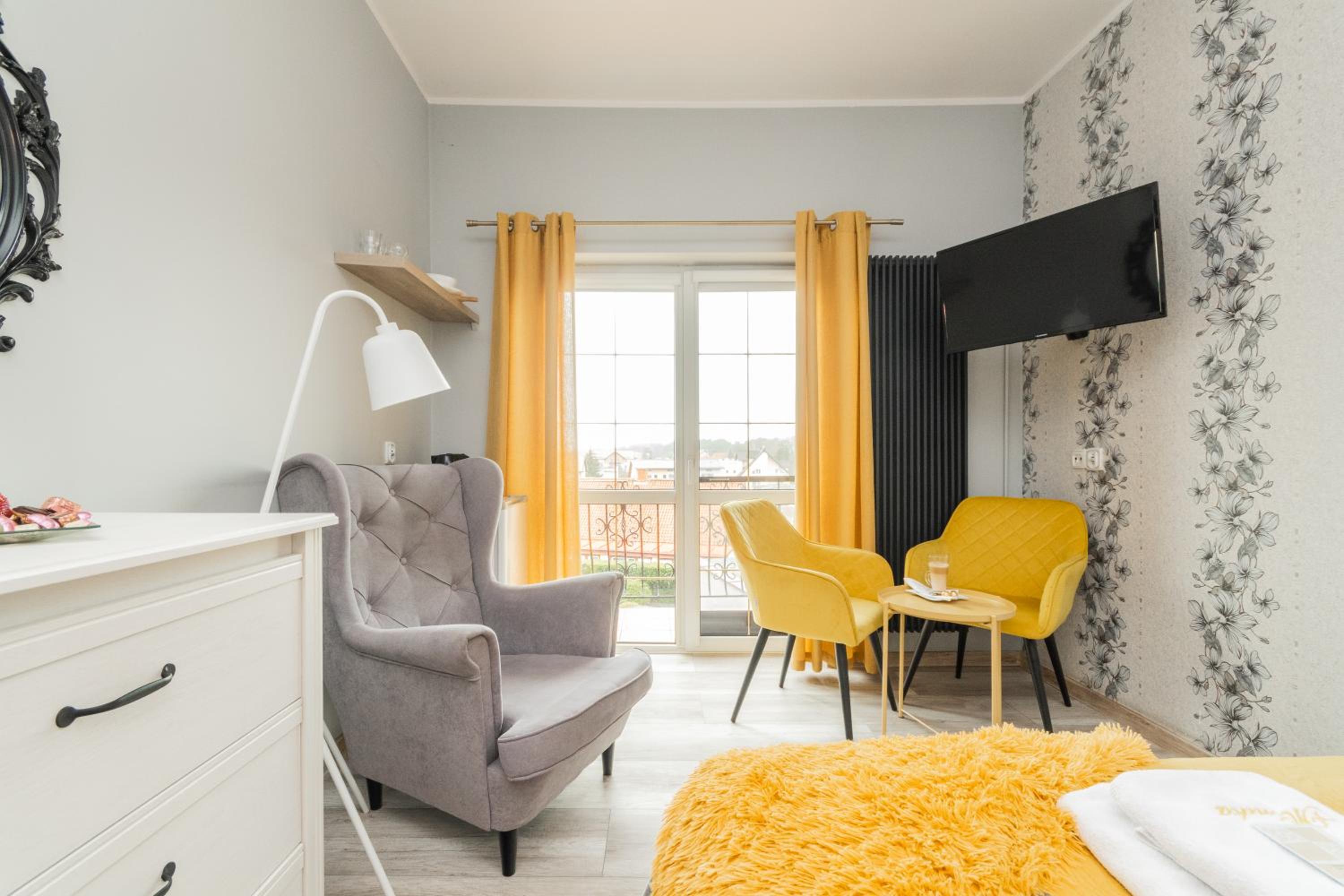 Classic Double Room with Balcony photo 2