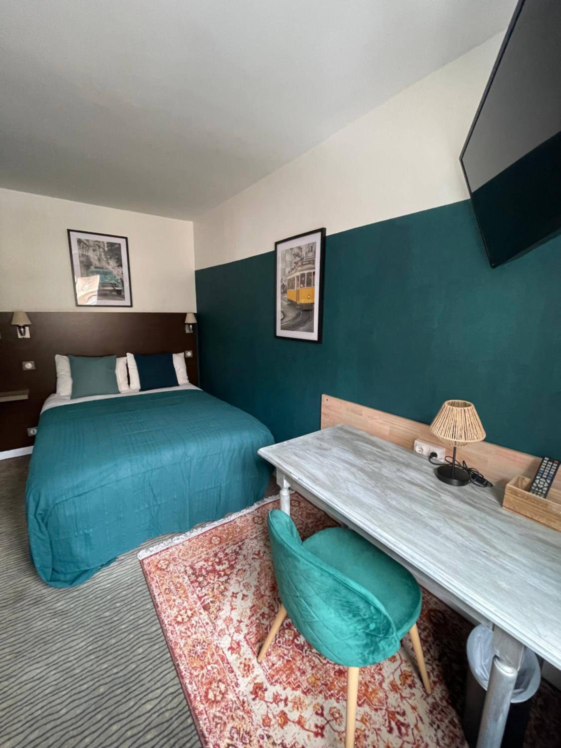 Standard Double Room - Photo 11