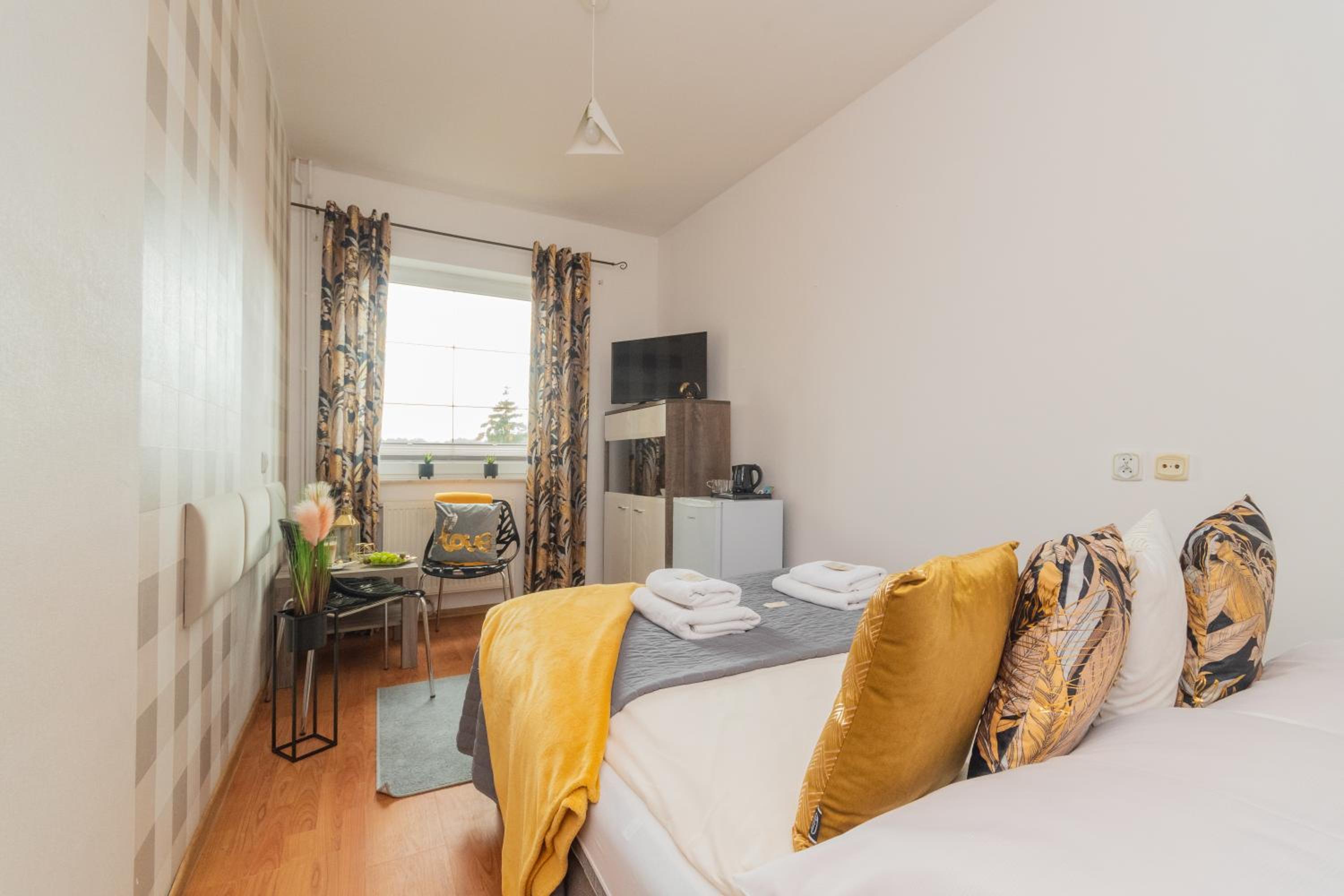 Double Room with Private Bathroom photo 1