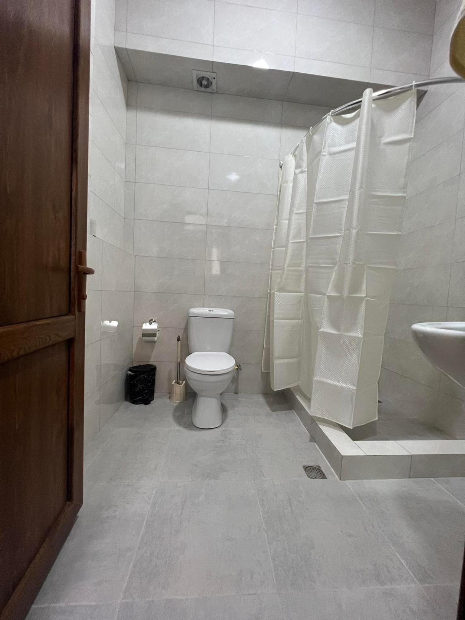 Family Room With Shared Bathroom photo 2