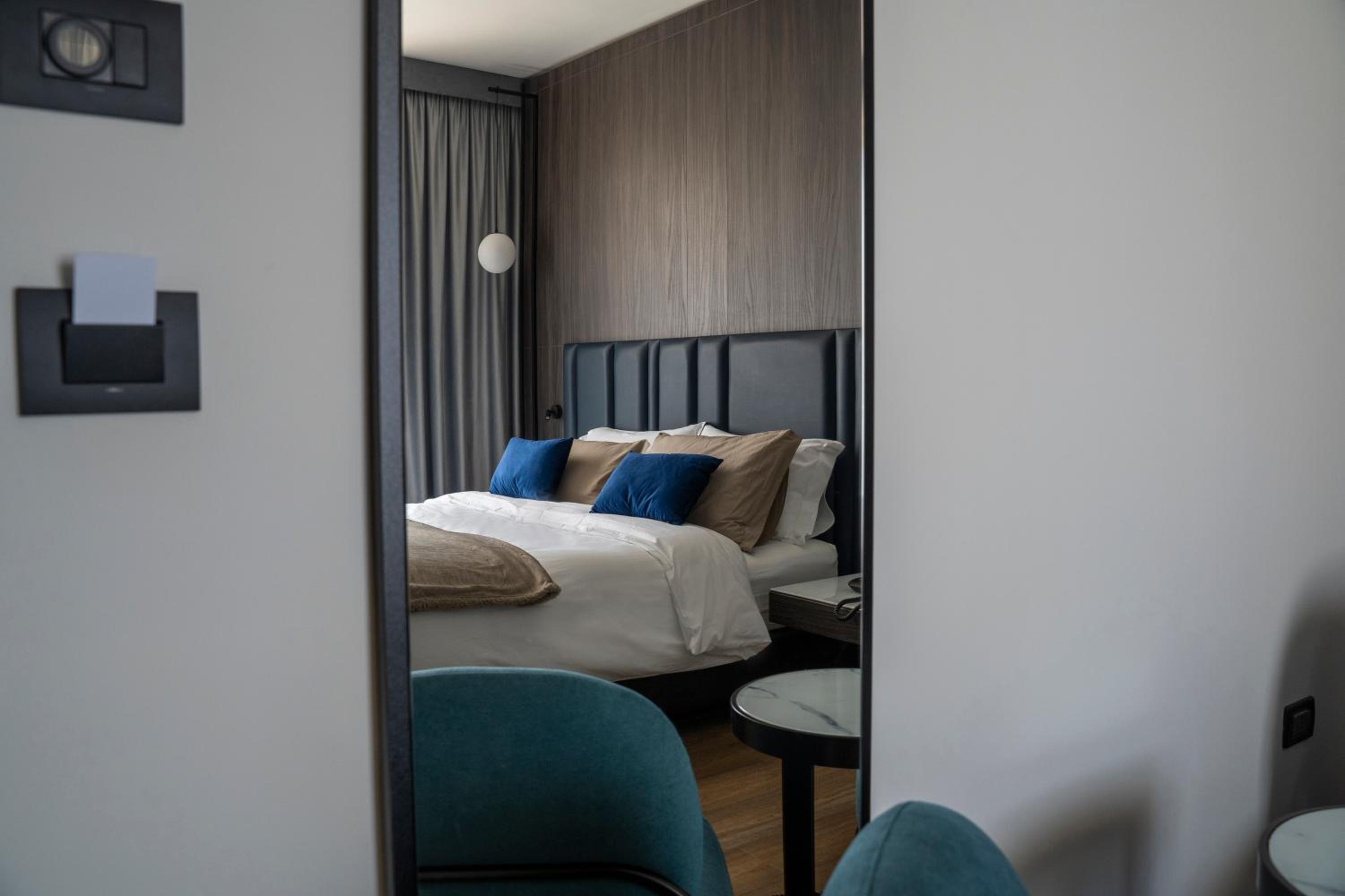 Deluxe Double Room - Photo 18
