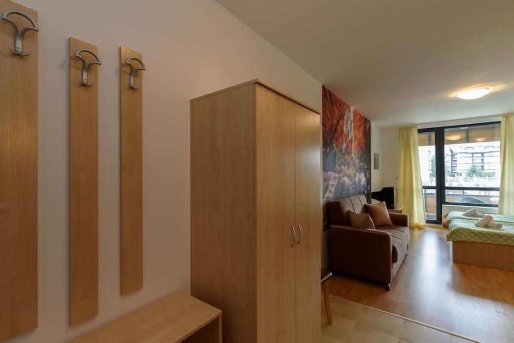 One-Bedroom Apartment photo 2