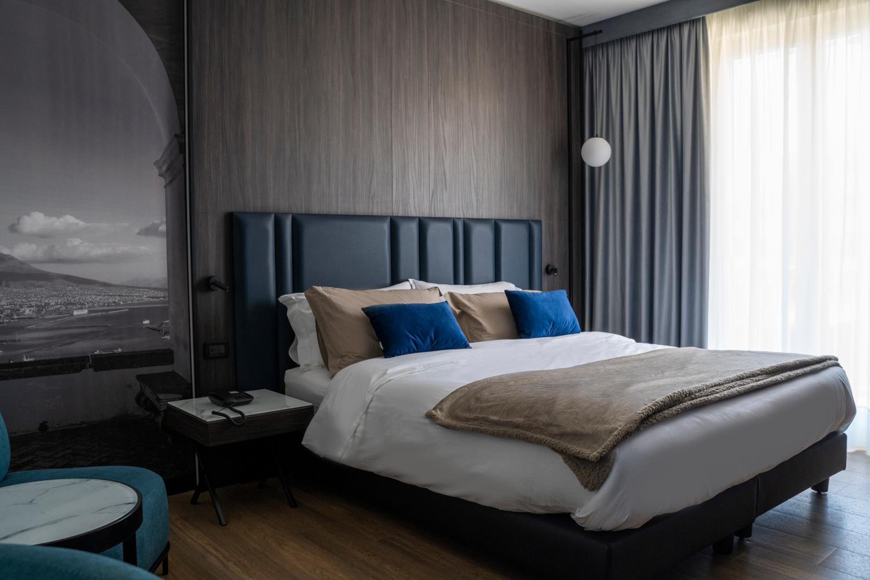 Deluxe Double Room - Photo 23