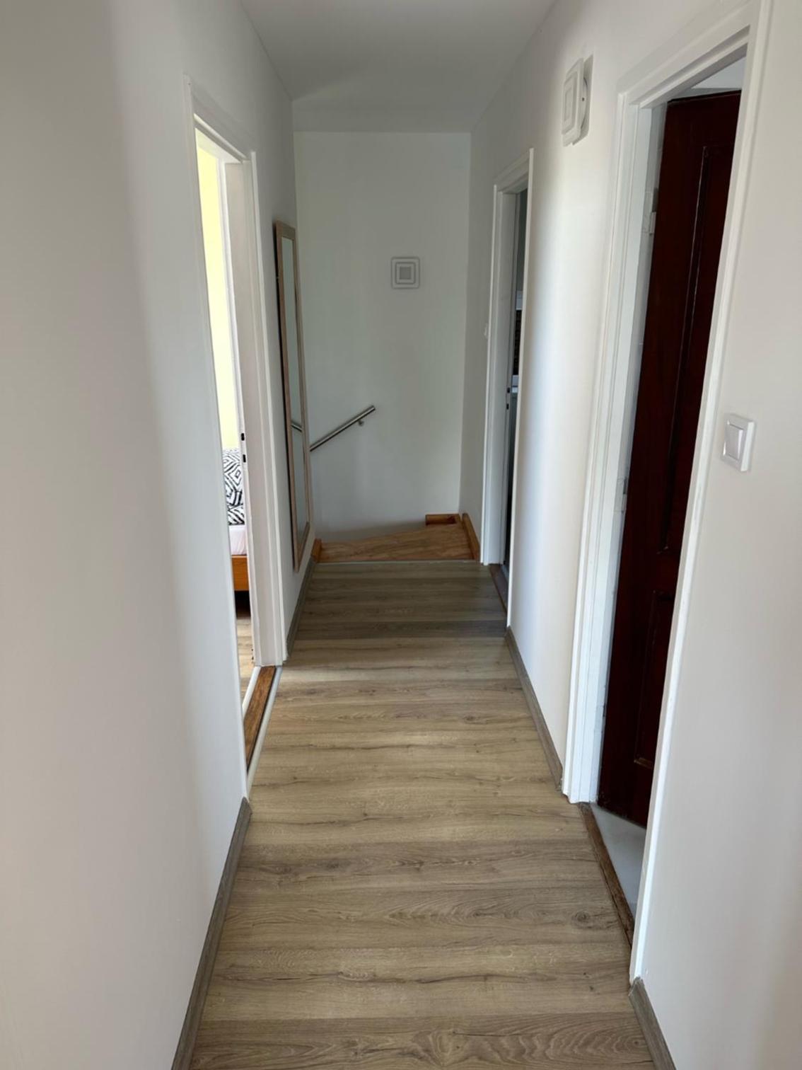 Five-Bedroom House photo 2