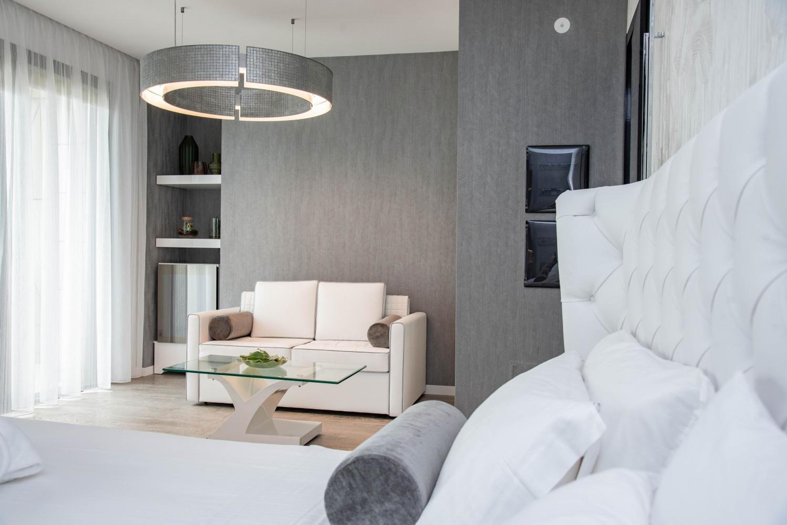 Junior Suite with balcony and side sea view