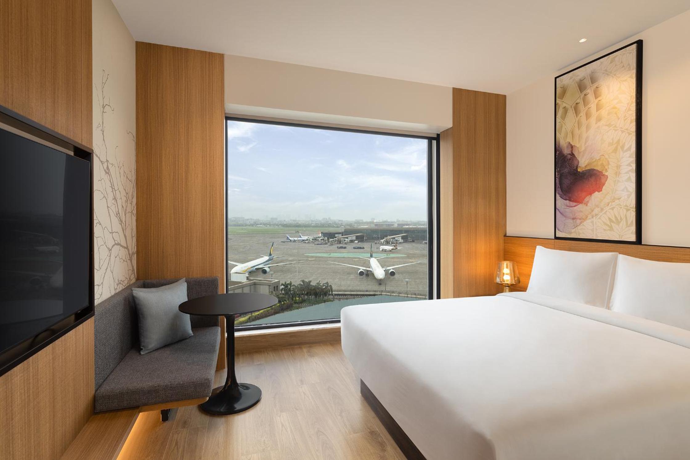 Deluxe Queen Room with Garden View with 50% discount on Buffet , 10% off on Airport Transfers , Laundry and Happy Hours on beverages enjoy 1+1 offer on select beverages - Photo 3