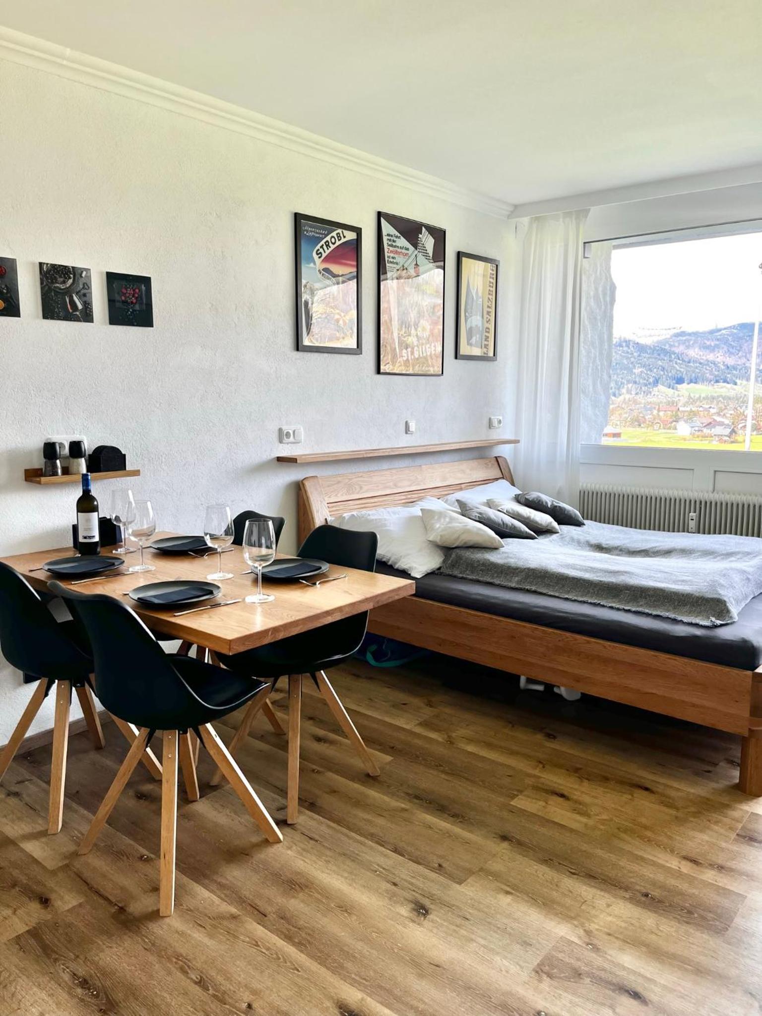 One-Bedroom Apartment photo 1
