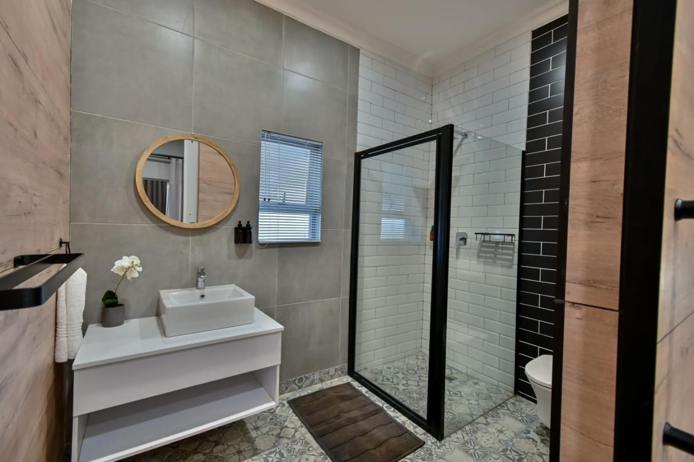 Superior Suite - Photo 7