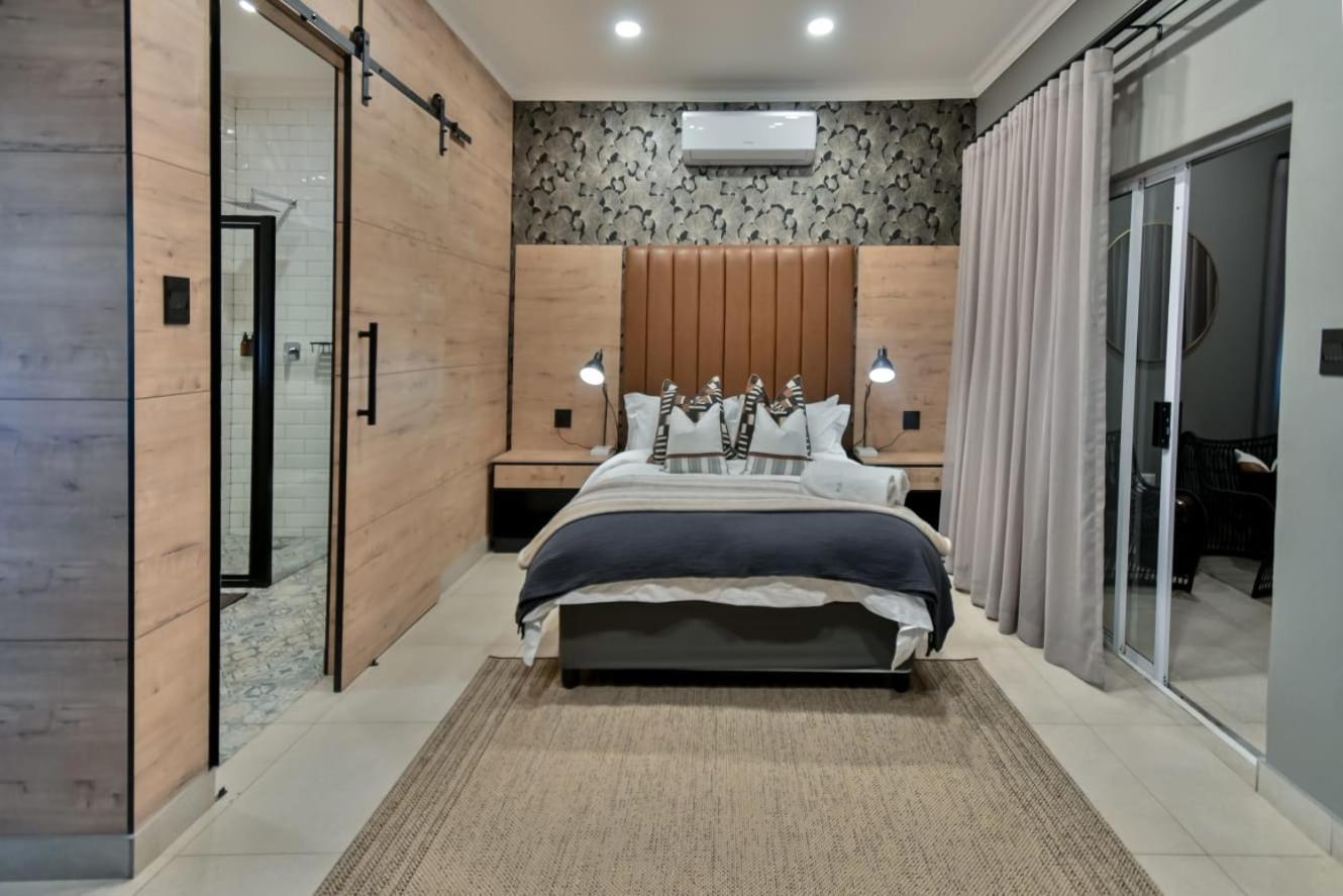 Superior Suite - Photo 3