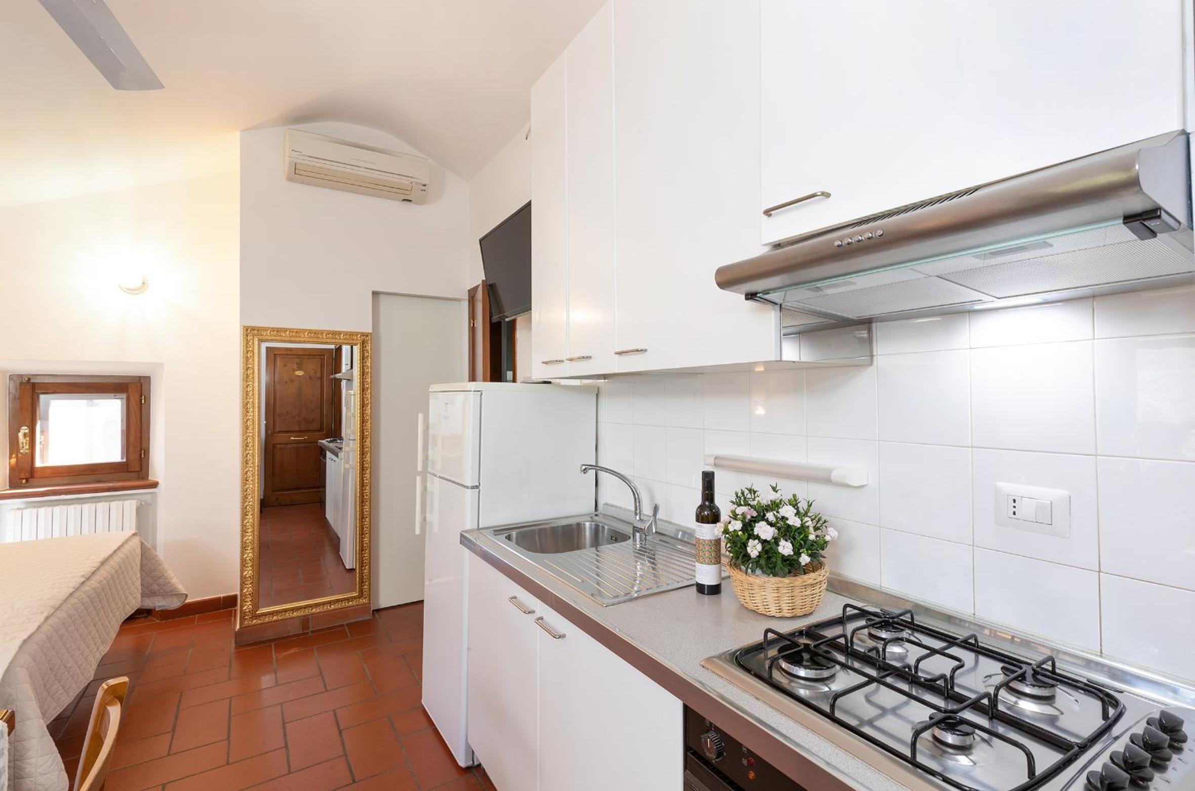 One-Bedroom Apartment - Photo 2