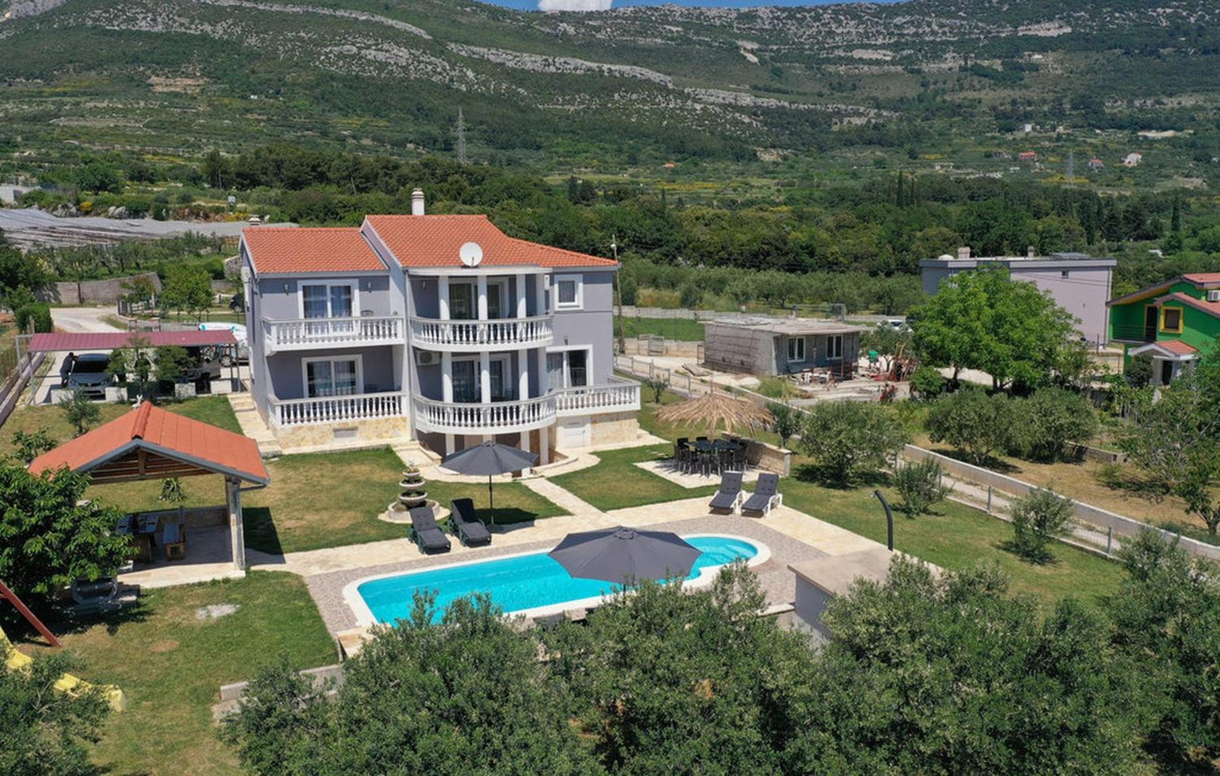 Villa photo 3