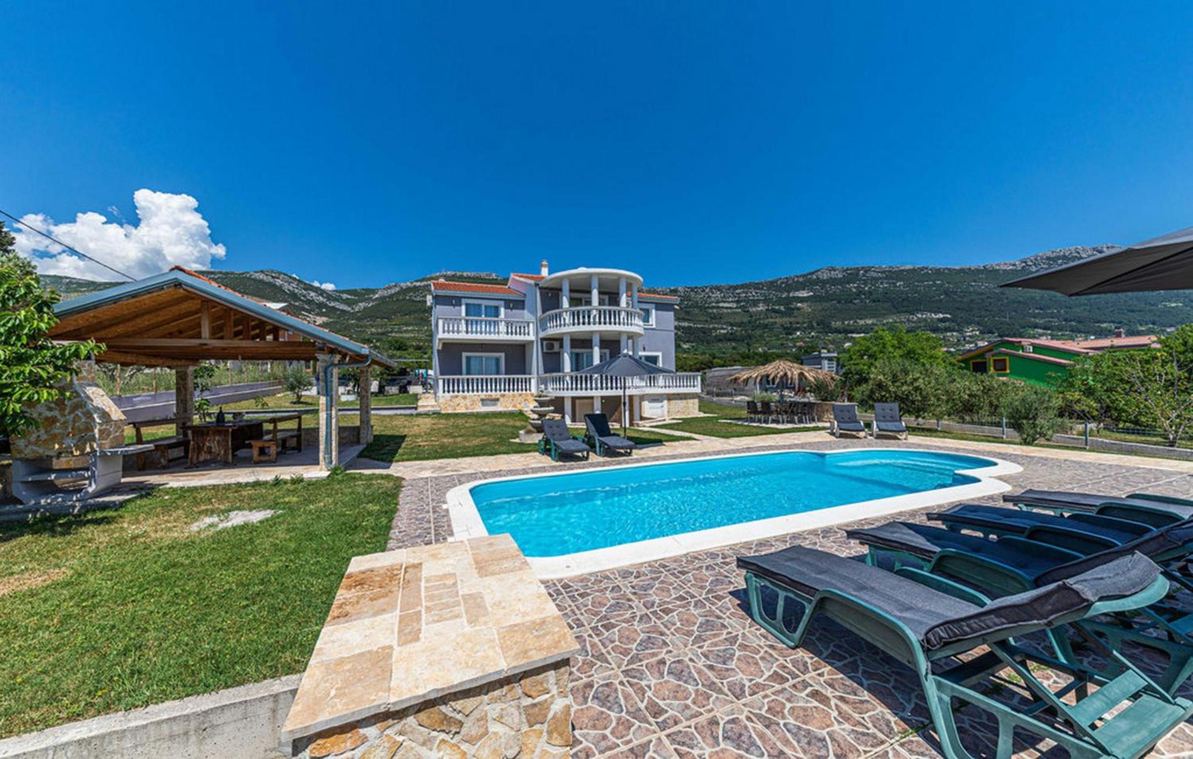 Villa photo 2